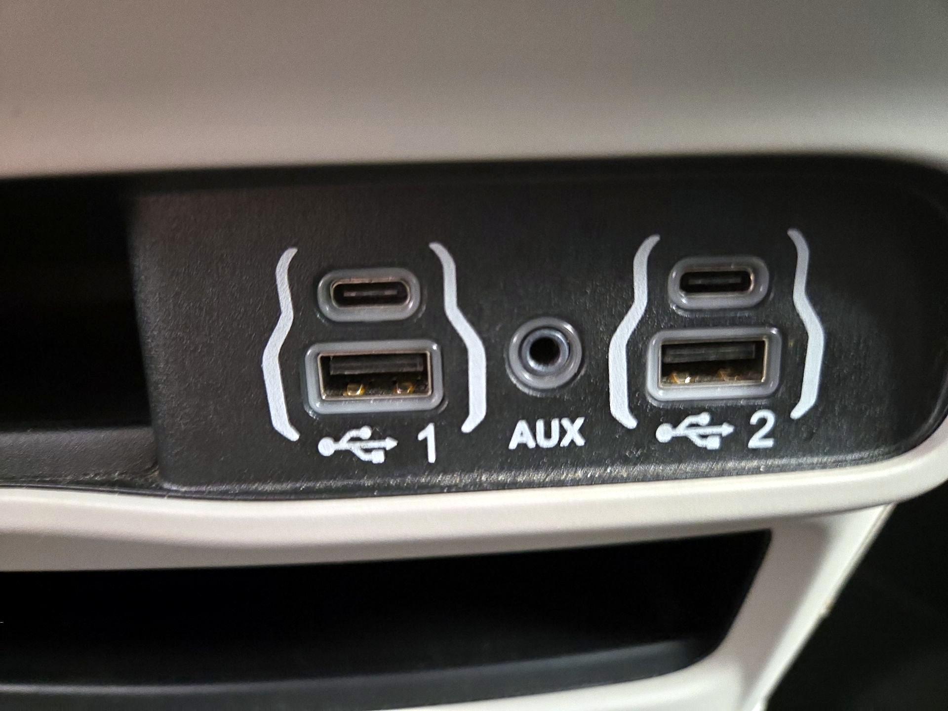 Thumbnail: 2023 Chrysler Pacifica - 18