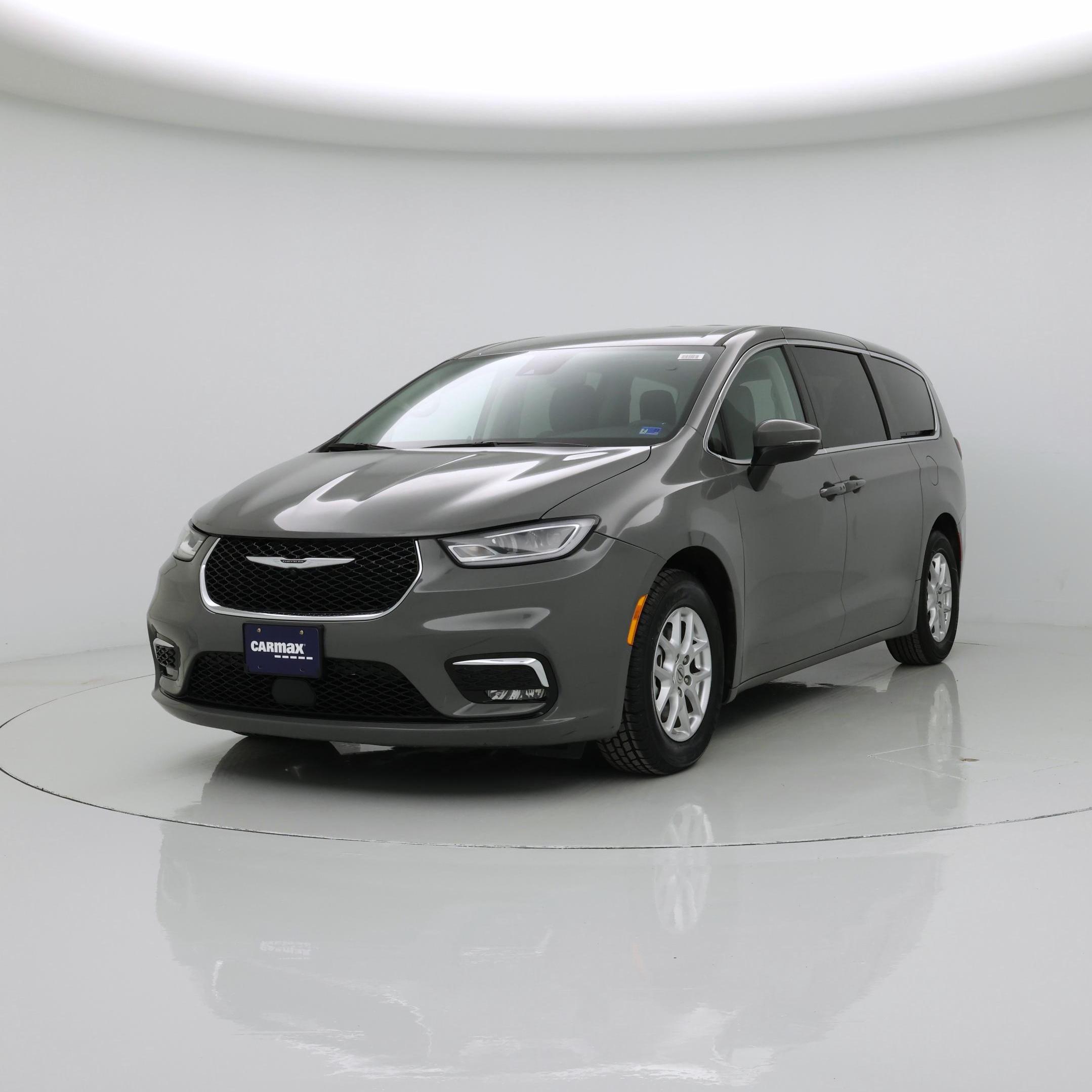 Thumbnail: 2023 Chrysler Pacifica - 4