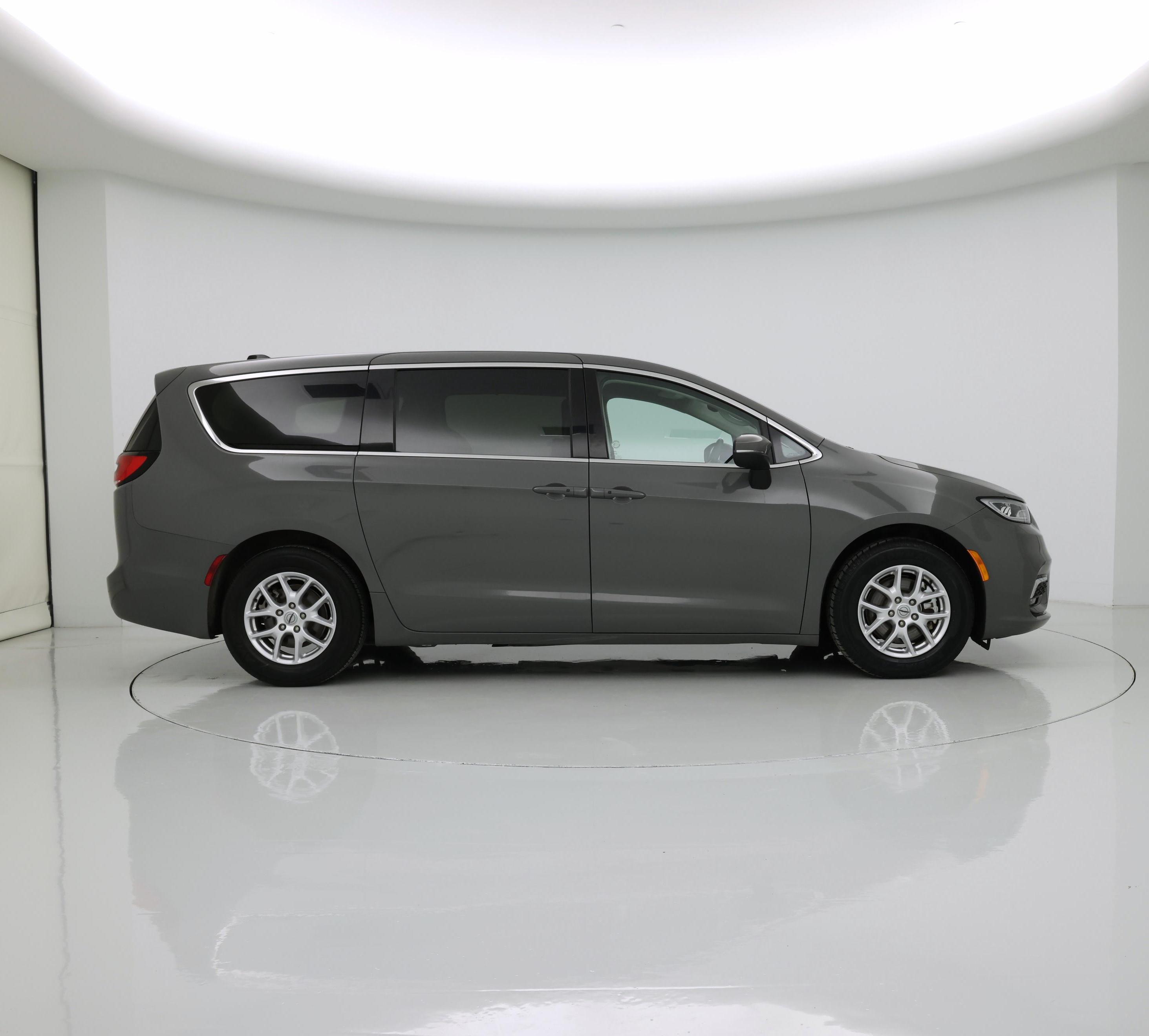 Thumbnail: 2023 Chrysler Pacifica - 7