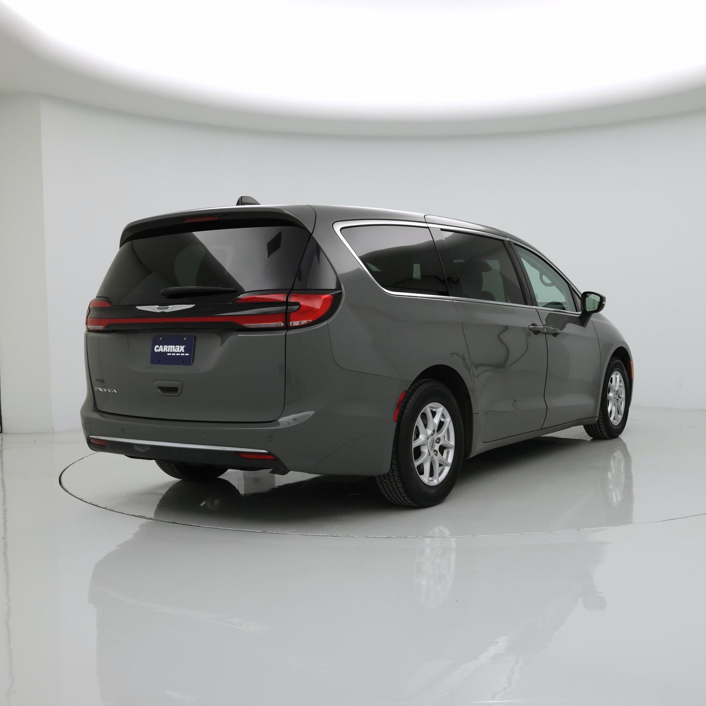 Thumbnail: 2023 Chrysler Pacifica - 8