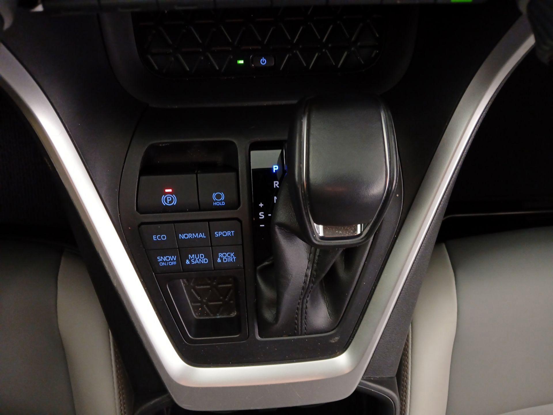 Thumbnail: 2021 Toyota RAV4 - 17