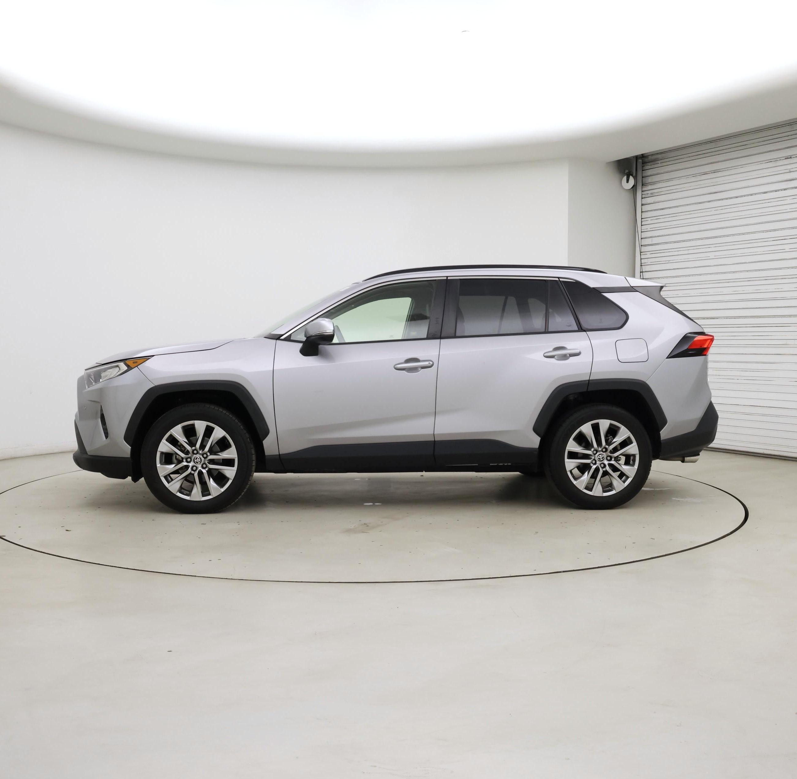 Thumbnail: 2021 Toyota RAV4 - 3