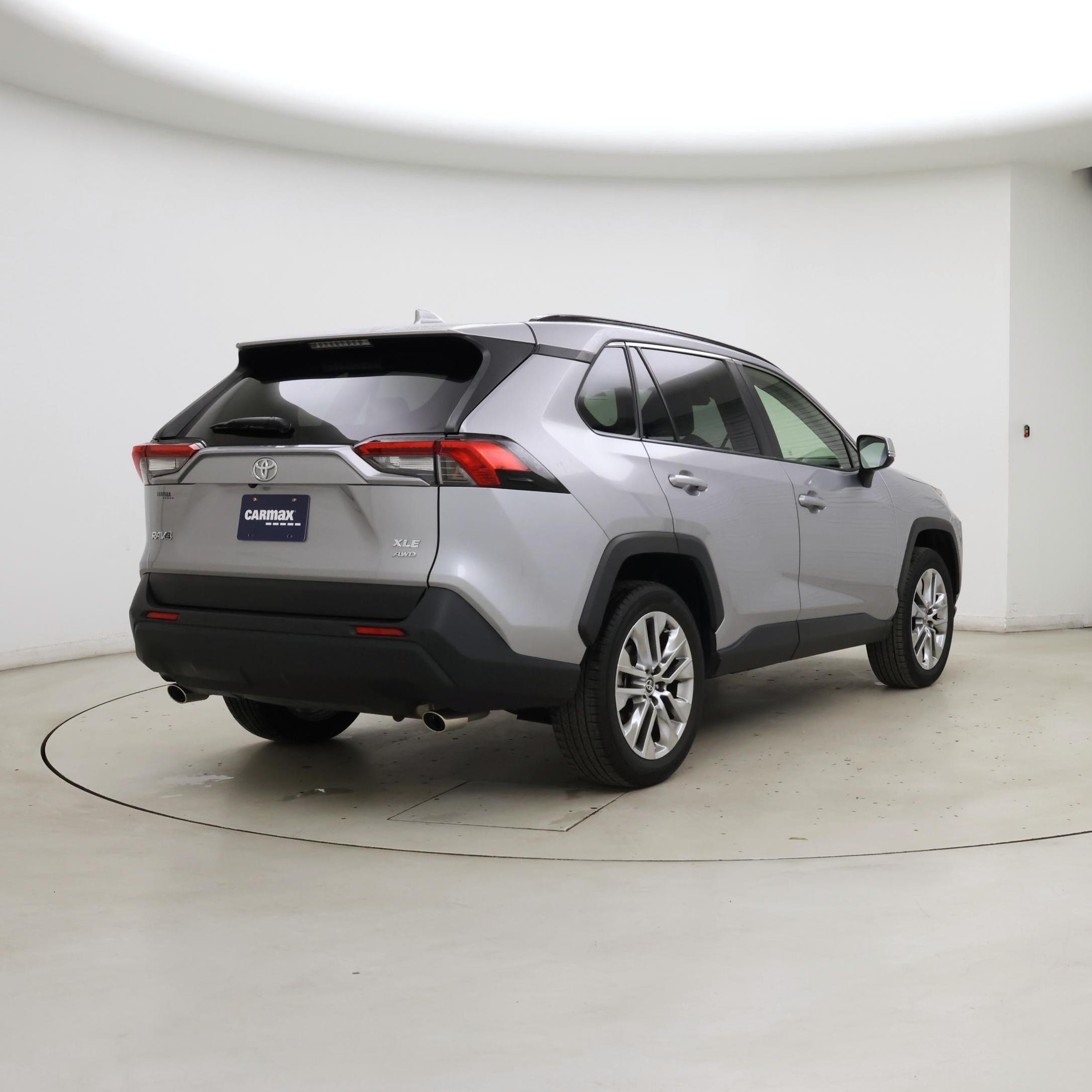 Thumbnail: 2021 Toyota RAV4 - 8