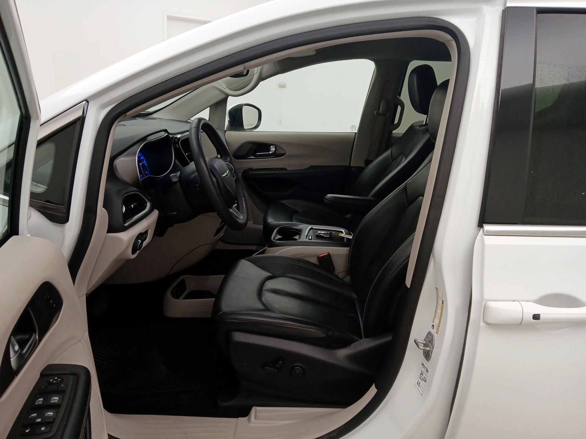 Thumbnail: 2023 Chrysler Pacifica - 11