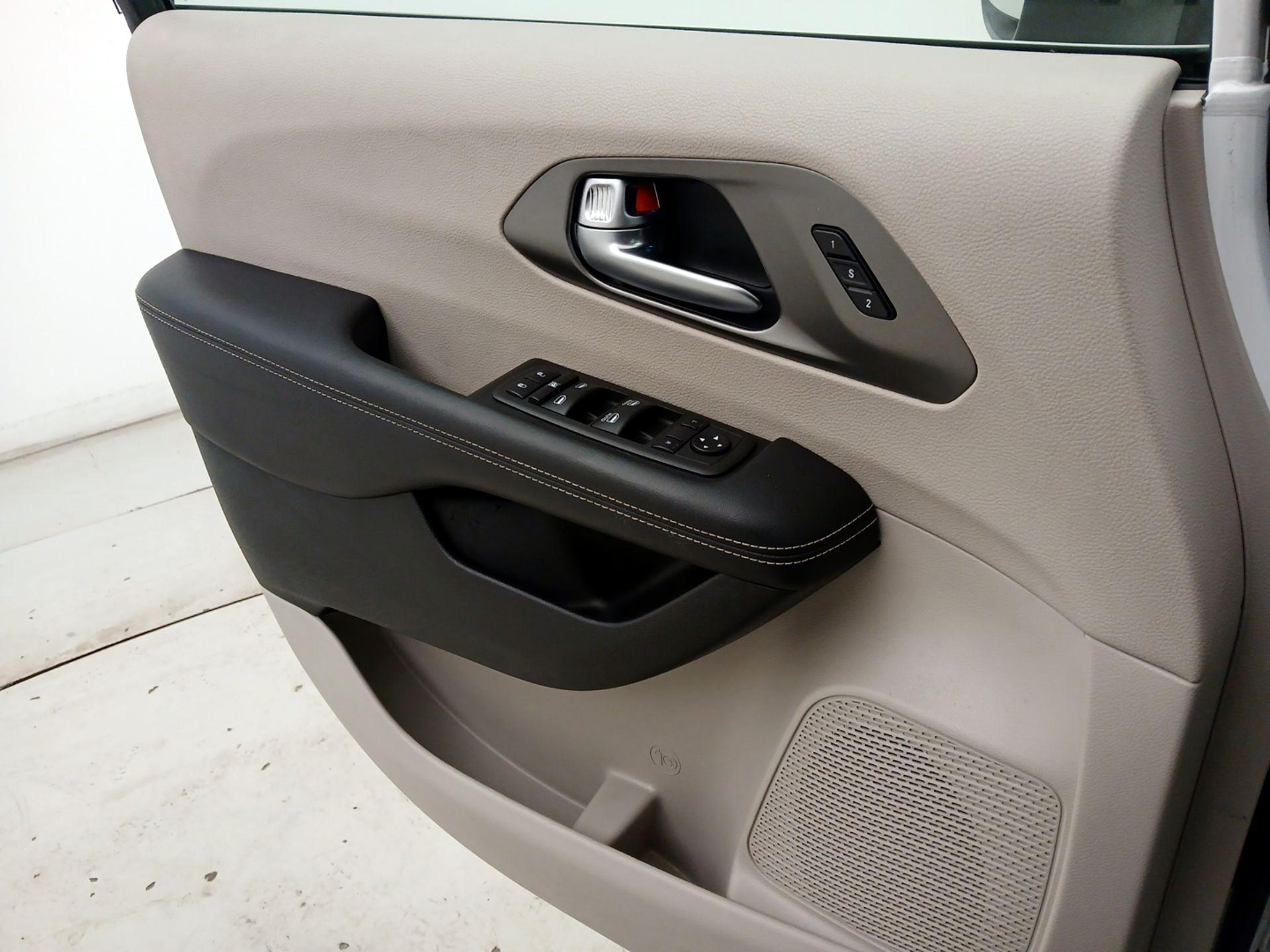 Thumbnail: 2023 Chrysler Pacifica - 12