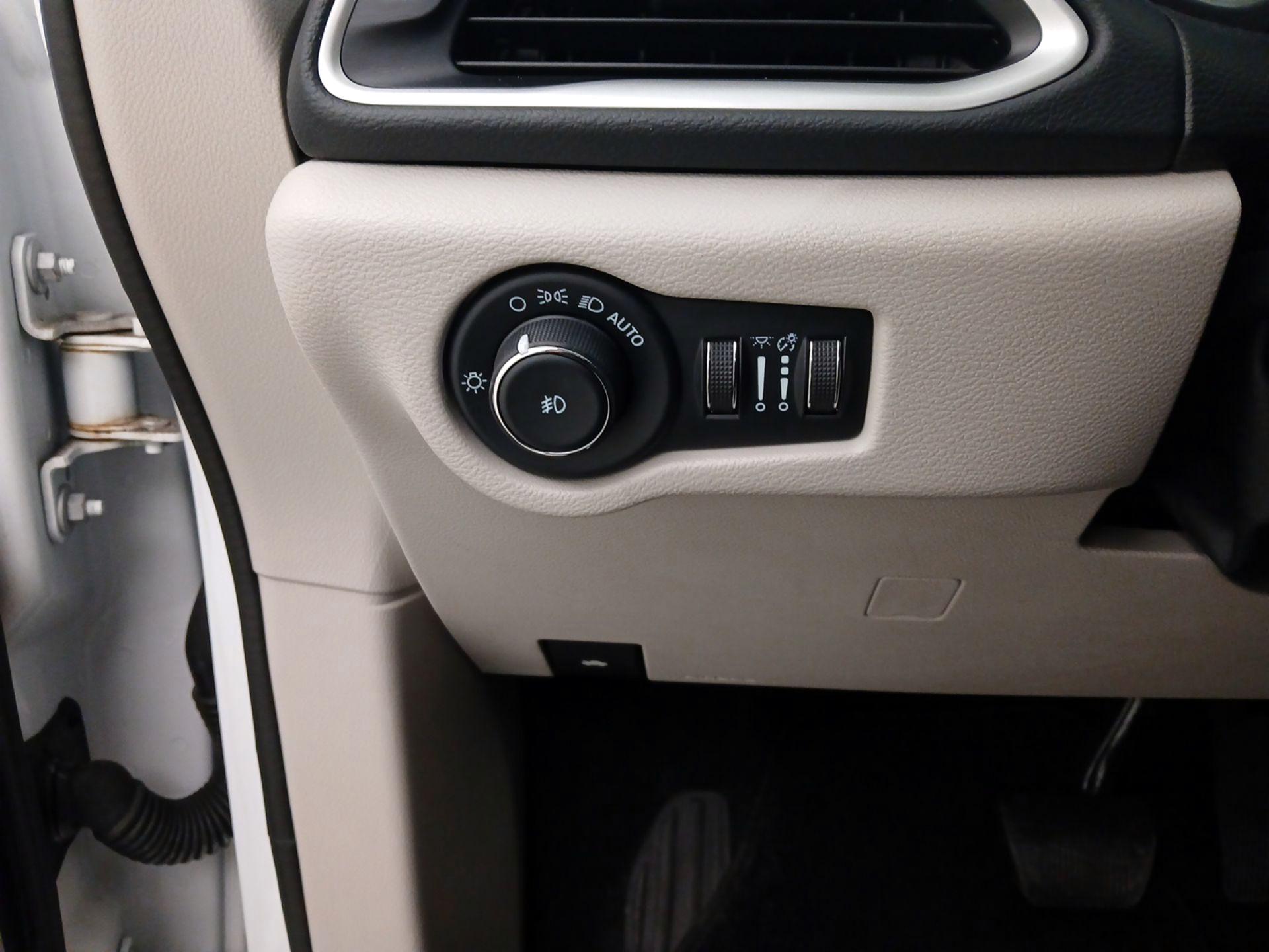 Thumbnail: 2023 Chrysler Pacifica - 13