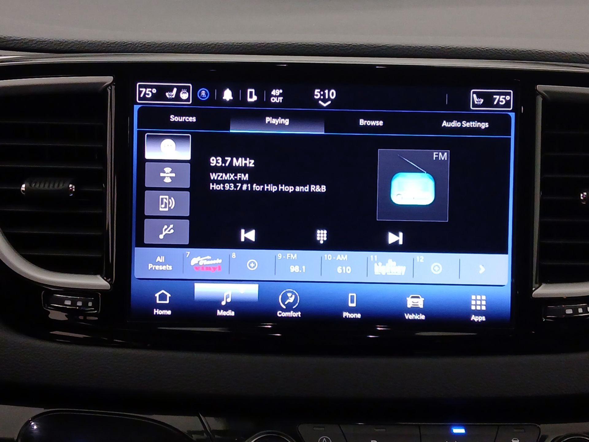 Thumbnail: 2023 Chrysler Pacifica - 15