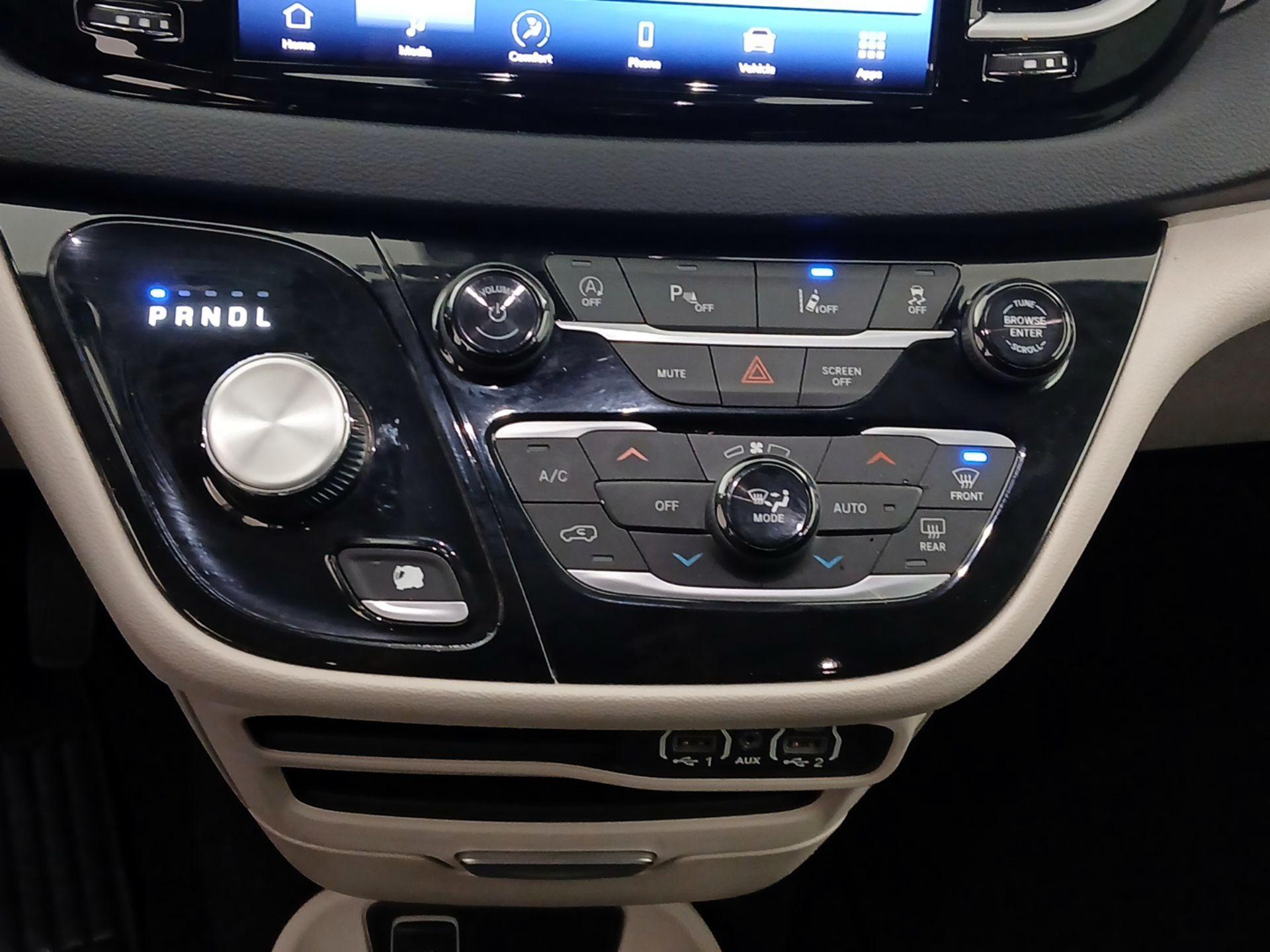 Thumbnail: 2023 Chrysler Pacifica - 16