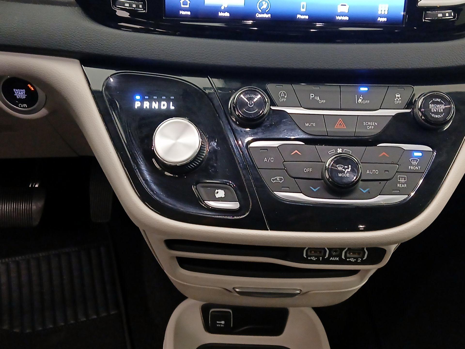 Thumbnail: 2023 Chrysler Pacifica - 17