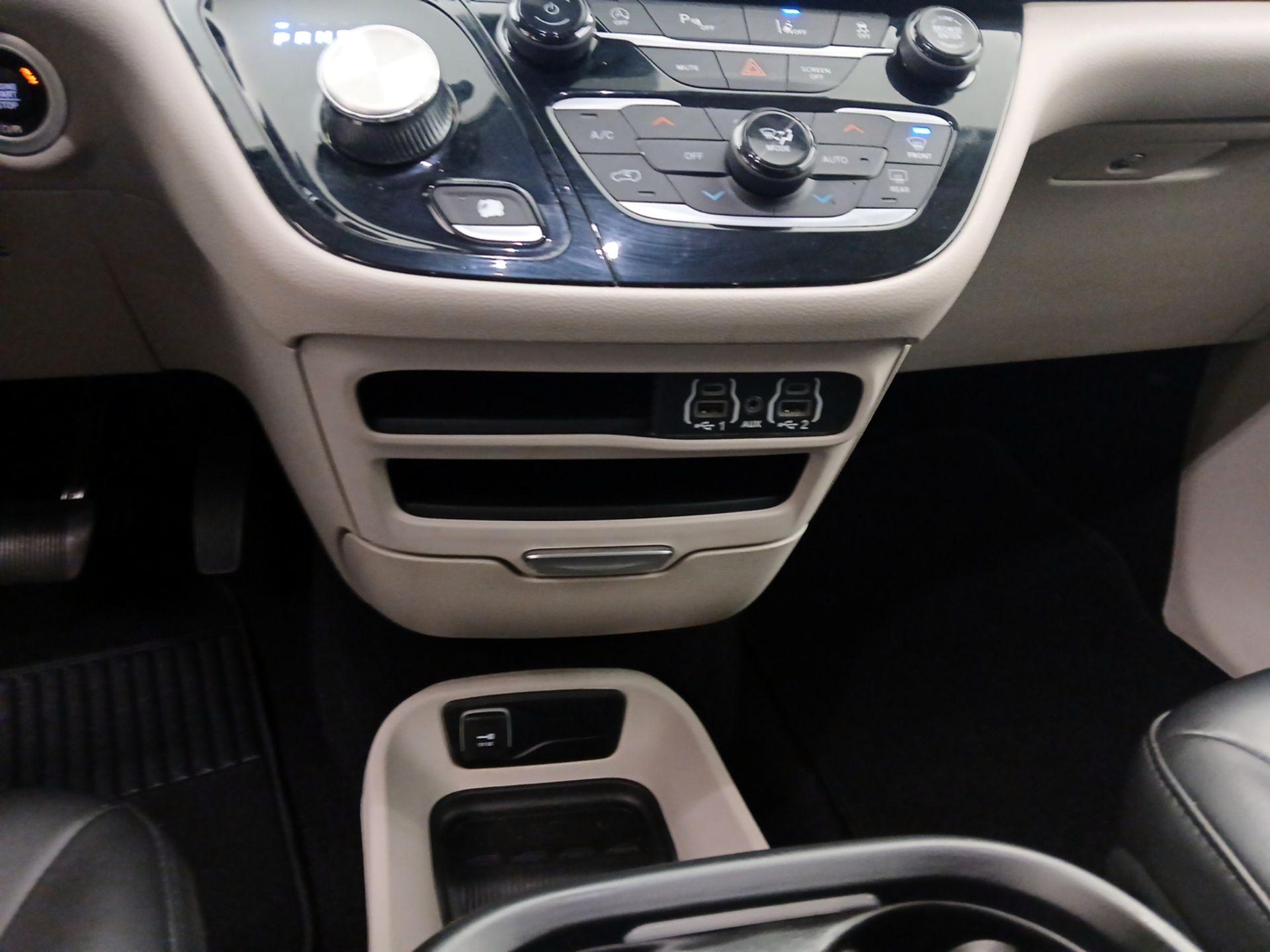 Thumbnail: 2023 Chrysler Pacifica - 18