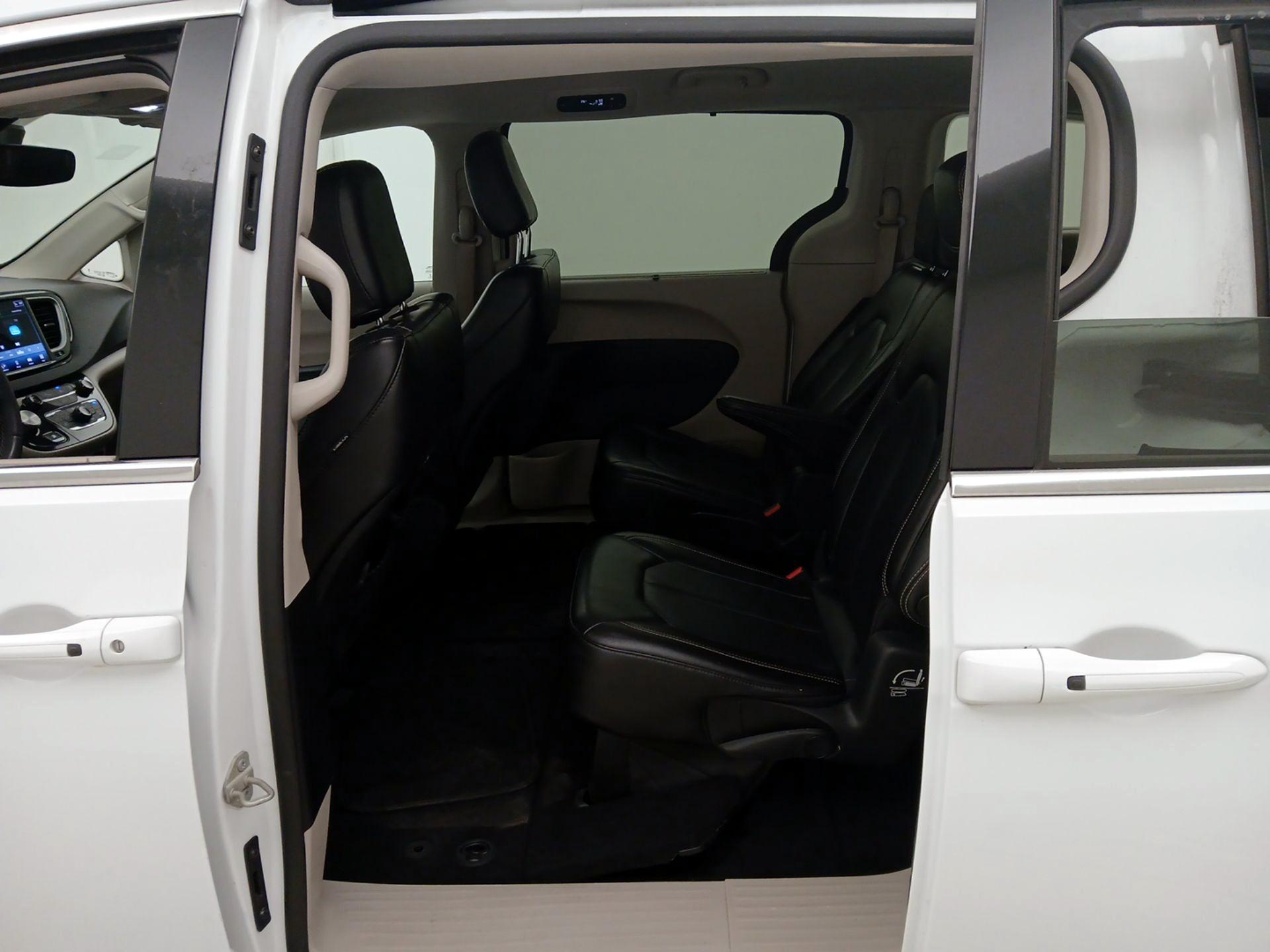 Thumbnail: 2023 Chrysler Pacifica - 19