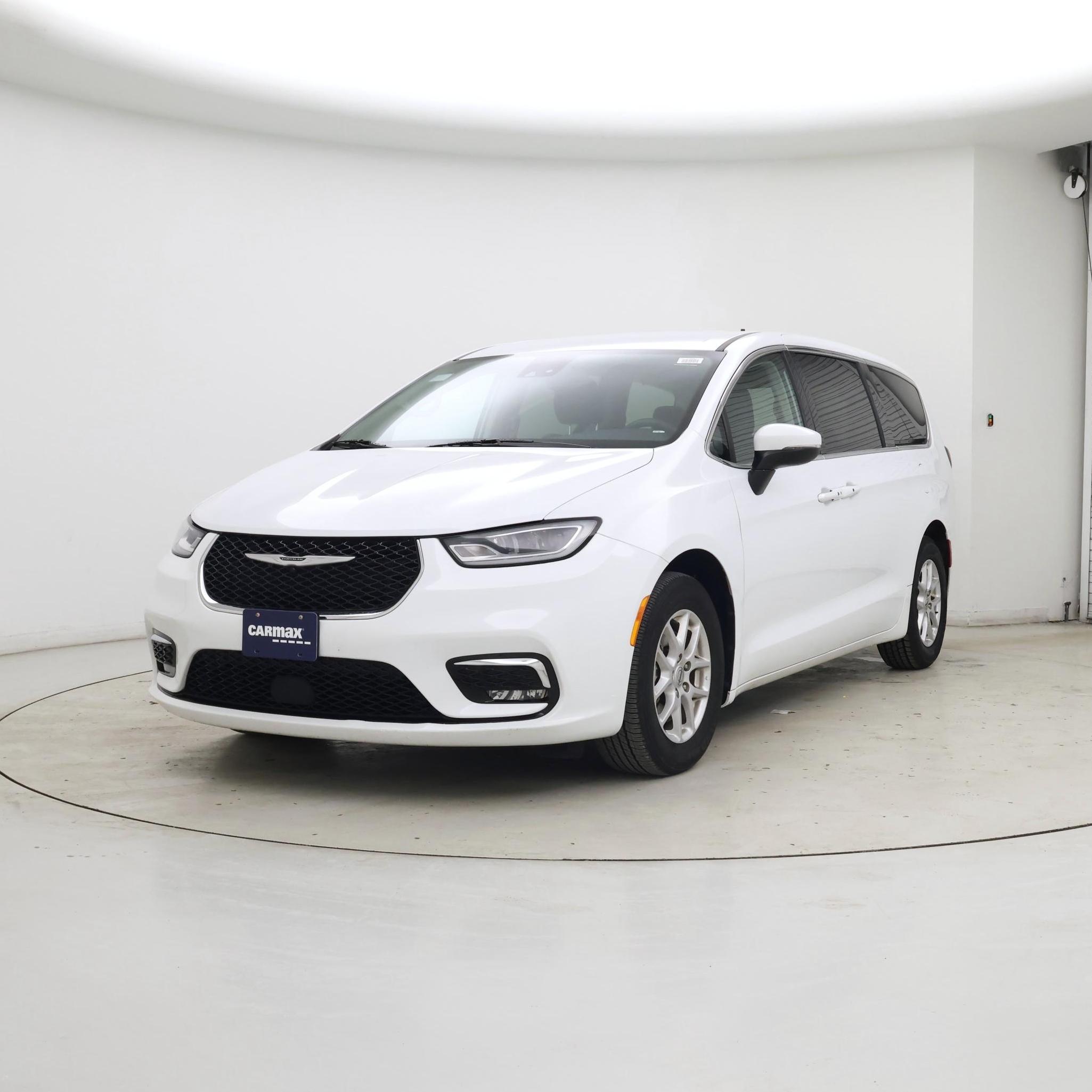 Thumbnail: 2023 Chrysler Pacifica - 4