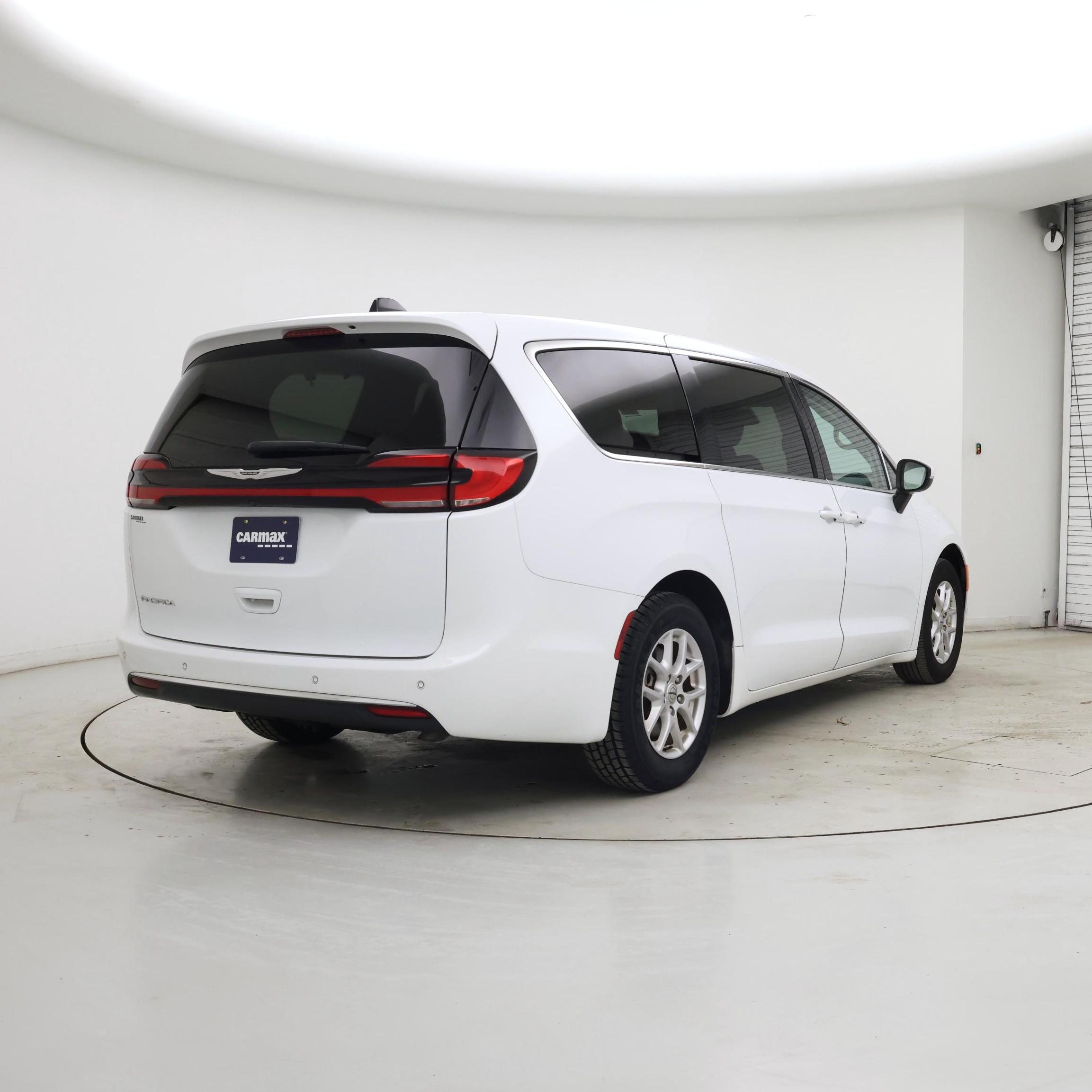 Thumbnail: 2023 Chrysler Pacifica - 8