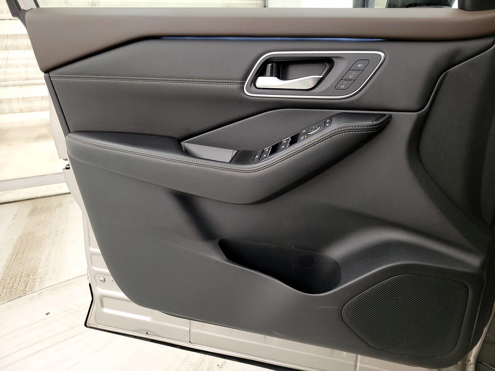 Thumbnail: 2022 Nissan Rogue - 12