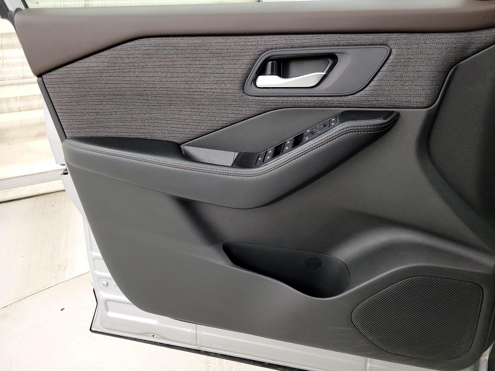 Thumbnail: 2023 Nissan Rogue - 12