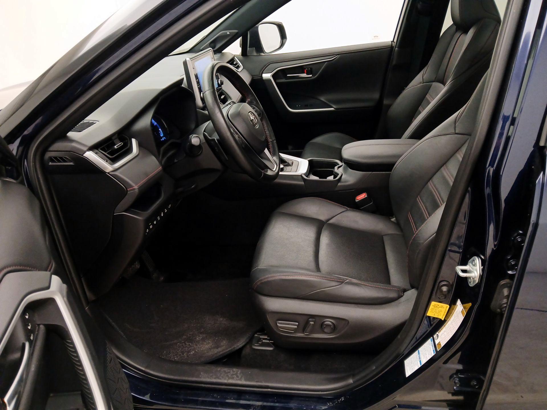 Thumbnail: 2021 Toyota RAV4 - 11