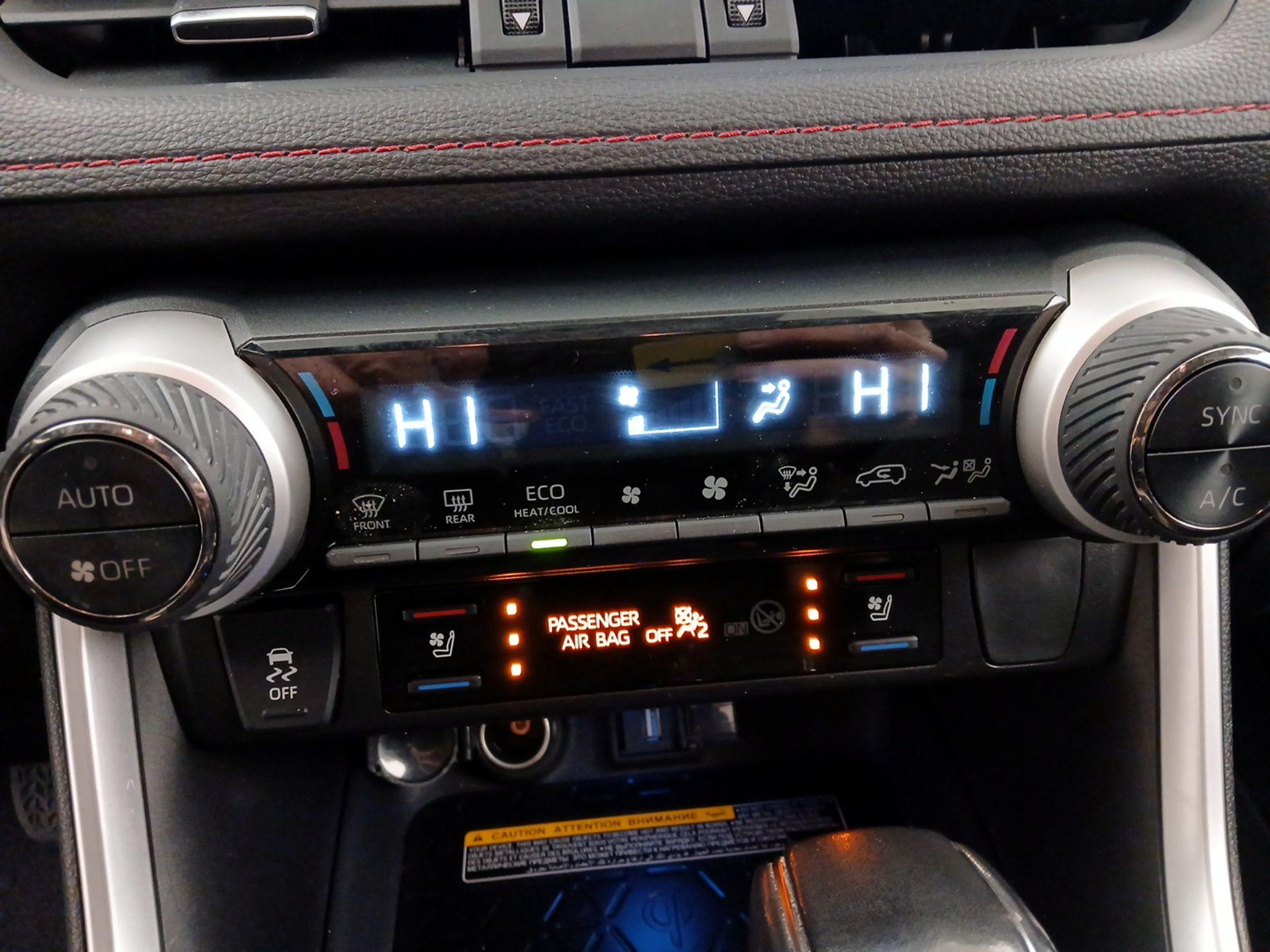 Thumbnail: 2021 Toyota RAV4 - 17