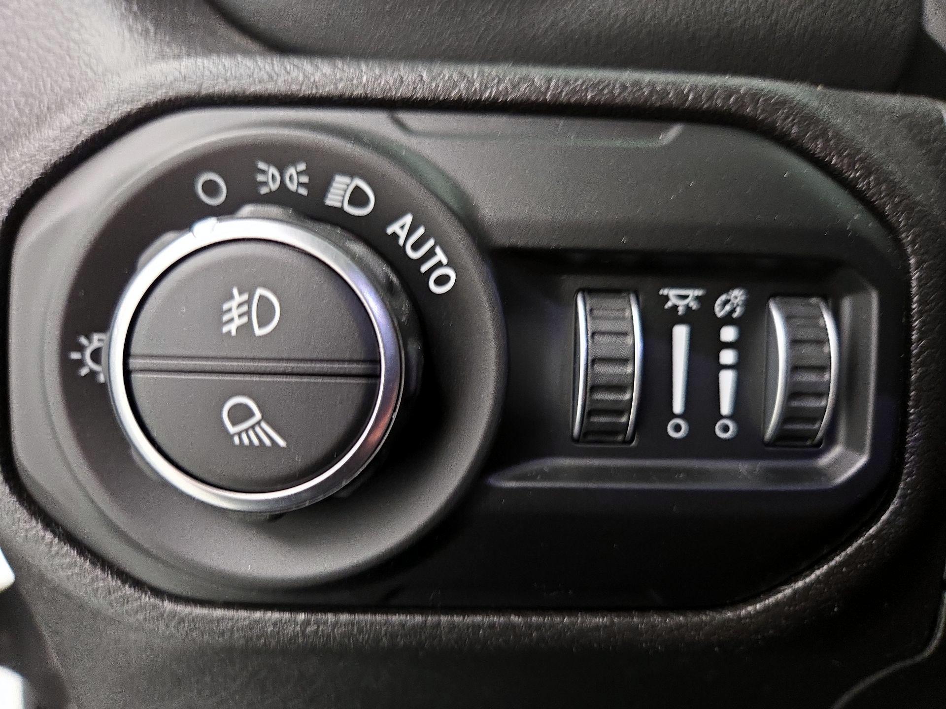 Thumbnail: 2021 Jeep Gladiator - 13