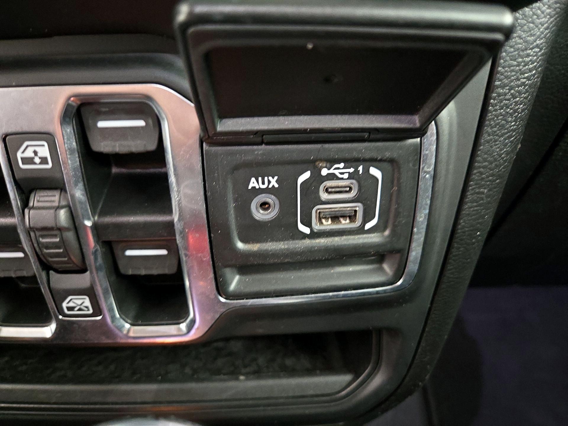 Thumbnail: 2021 Jeep Gladiator - 19