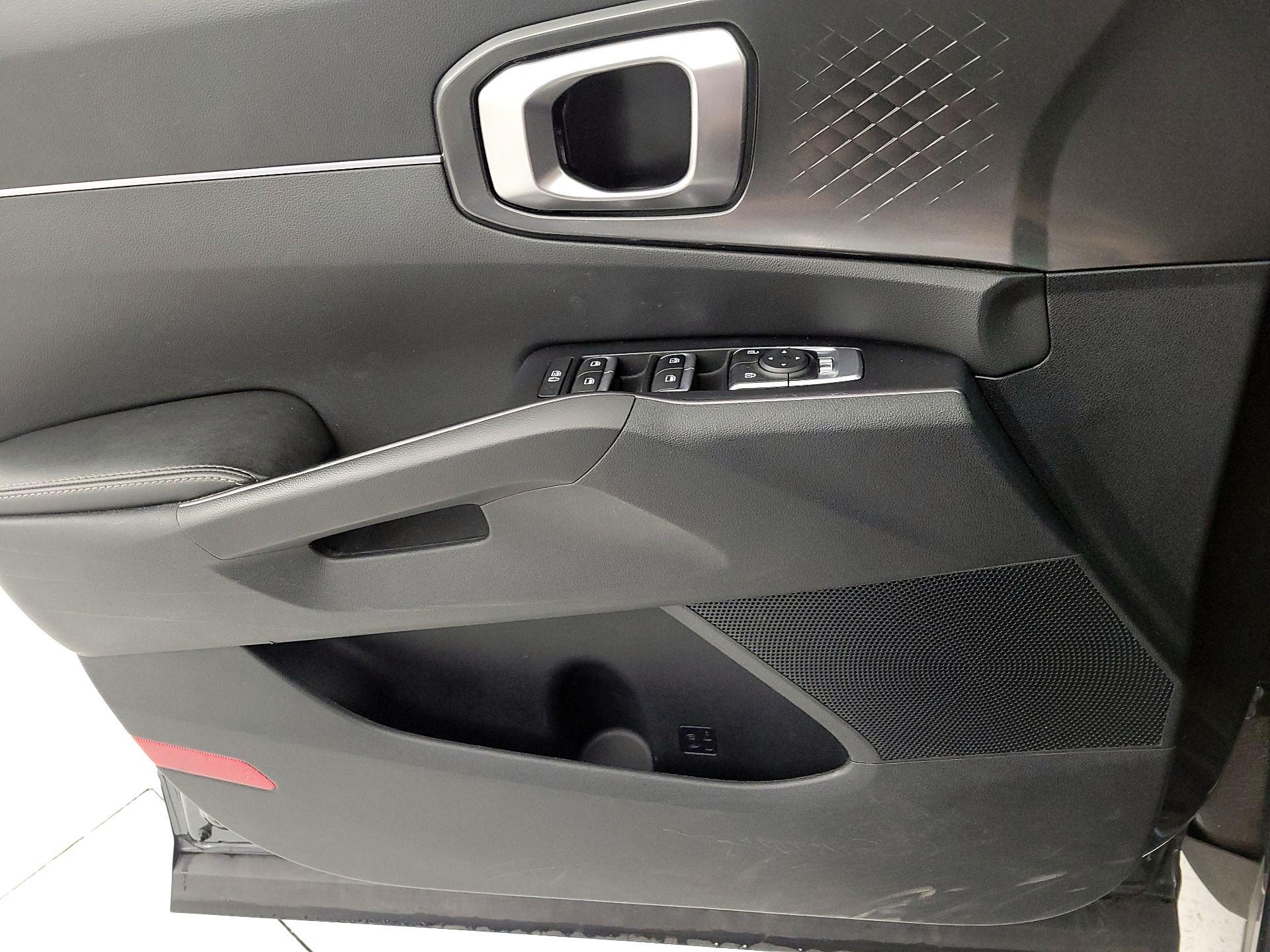 Thumbnail: 2023 Kia Sorento - 12