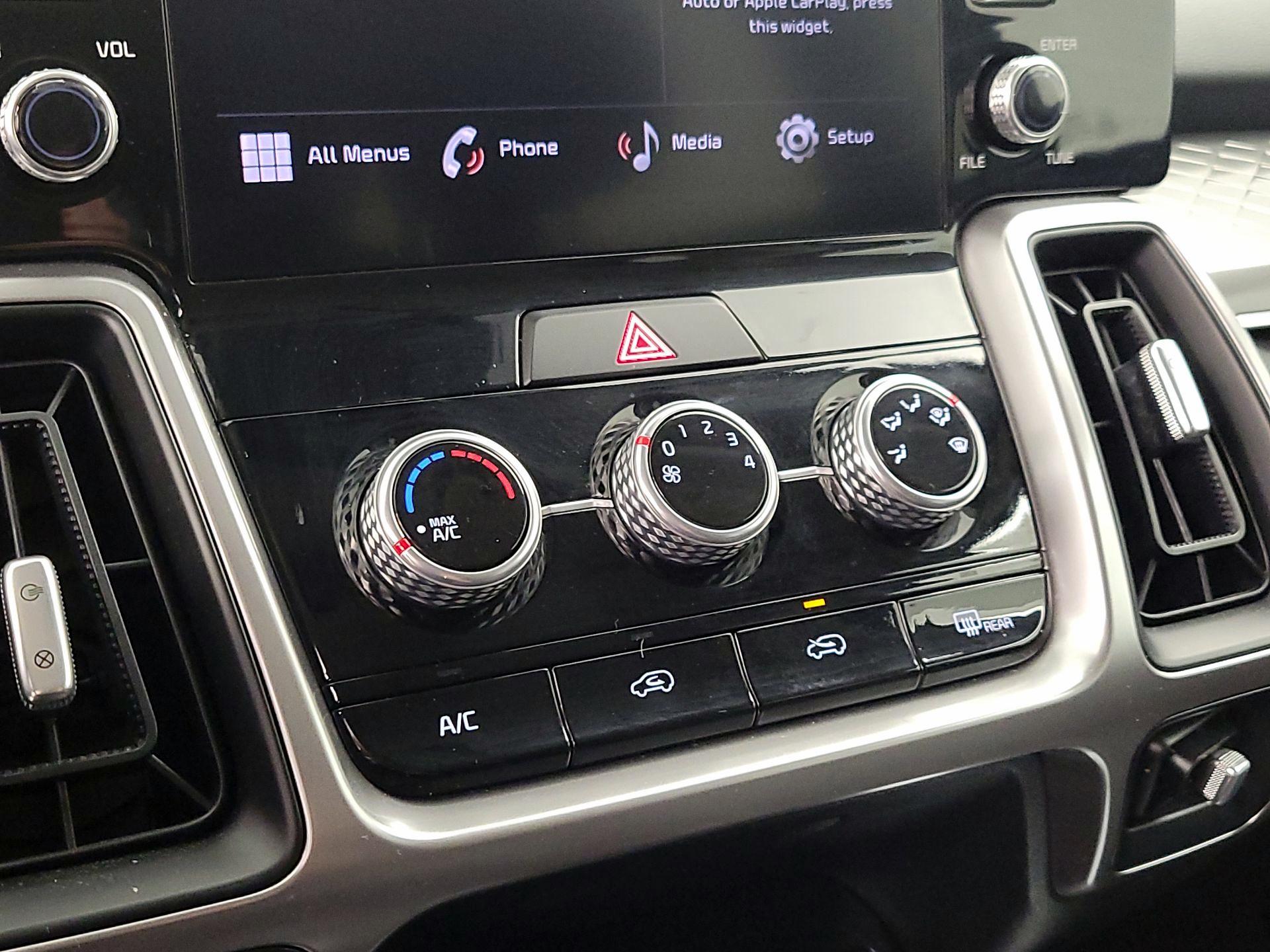 Thumbnail: 2023 Kia Sorento - 16