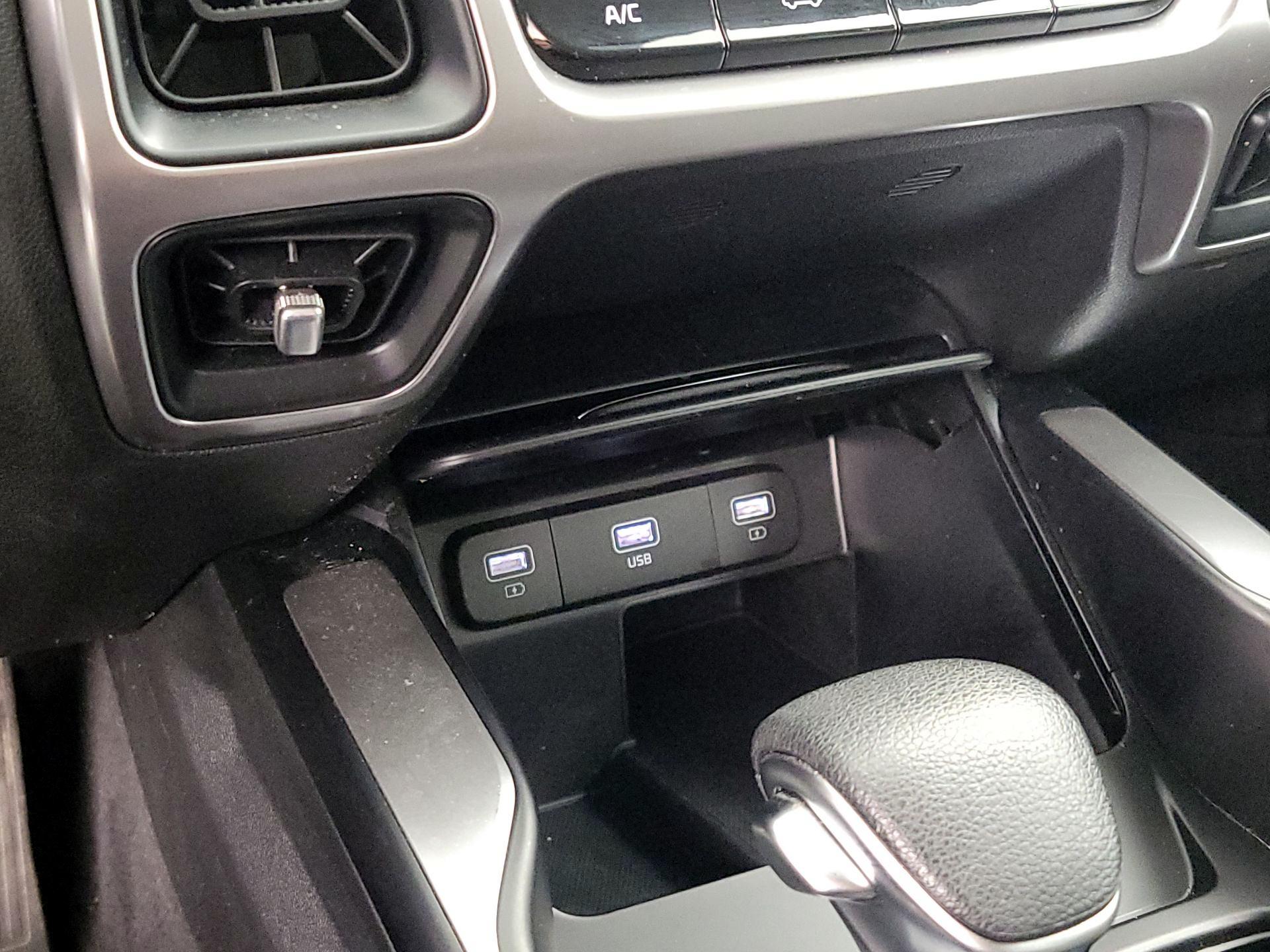 Thumbnail: 2023 Kia Sorento - 18