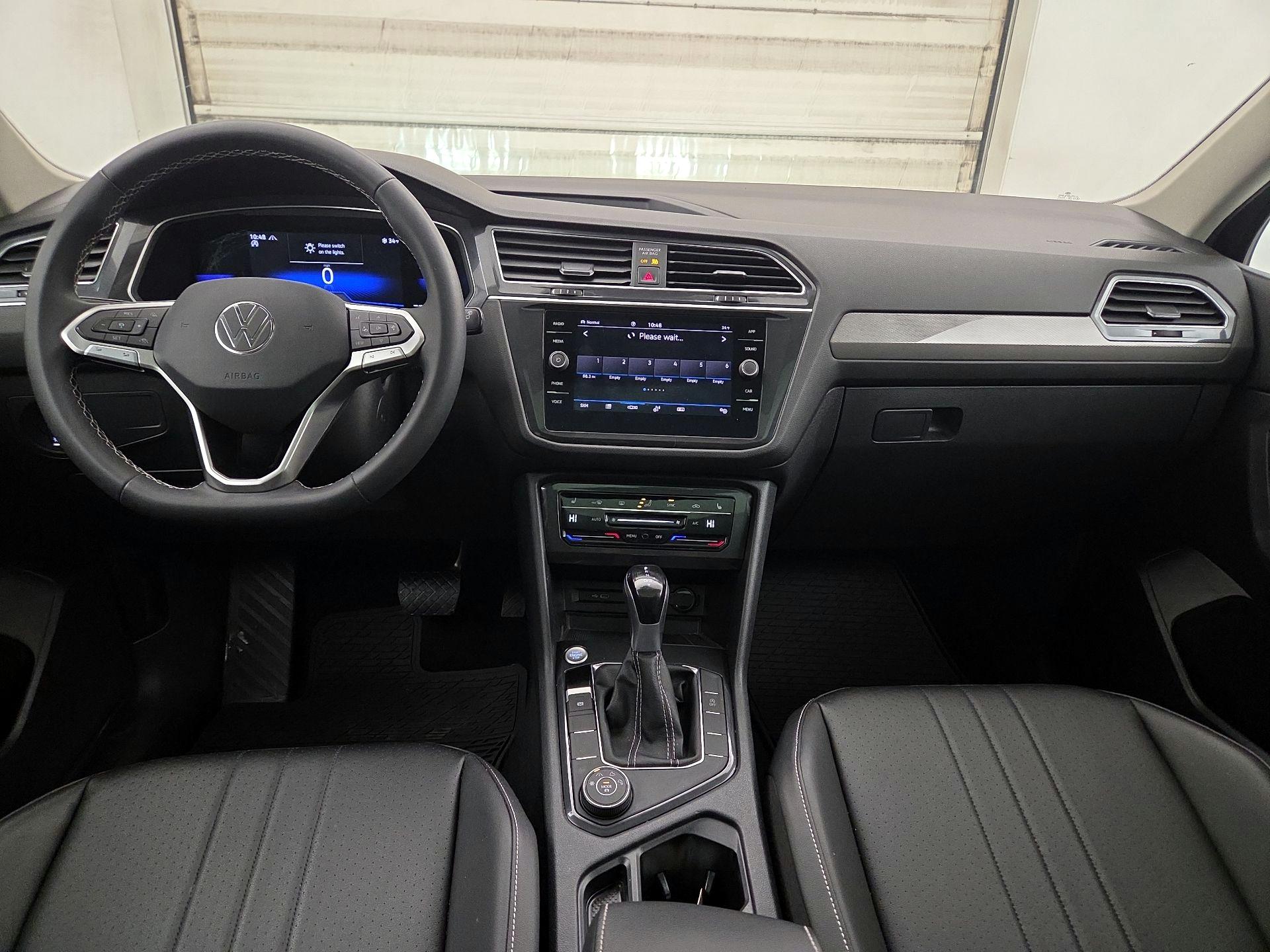 Thumbnail: 2022 Volkswagen Tiguan - 9