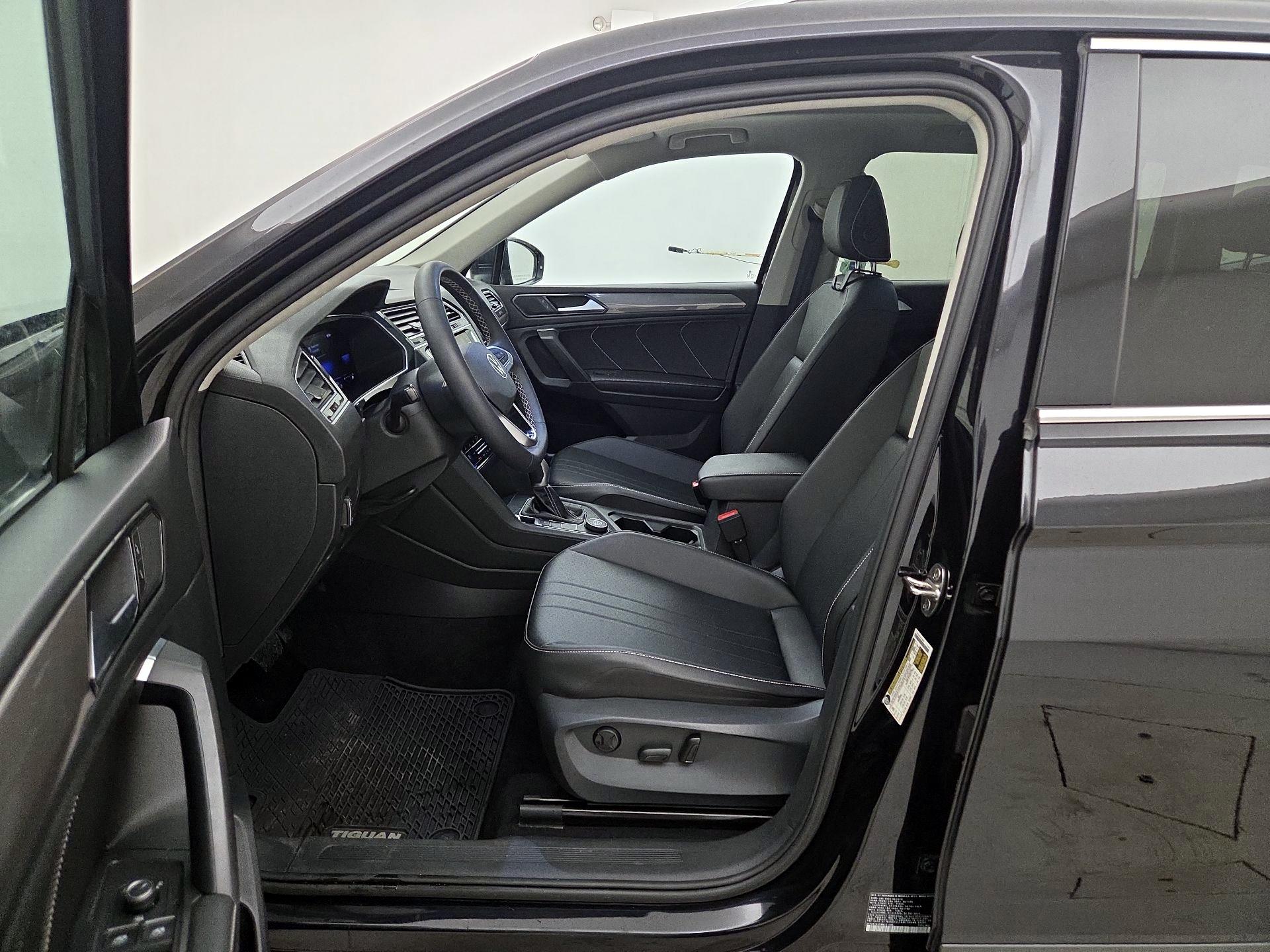 Thumbnail: 2022 Volkswagen Tiguan - 11