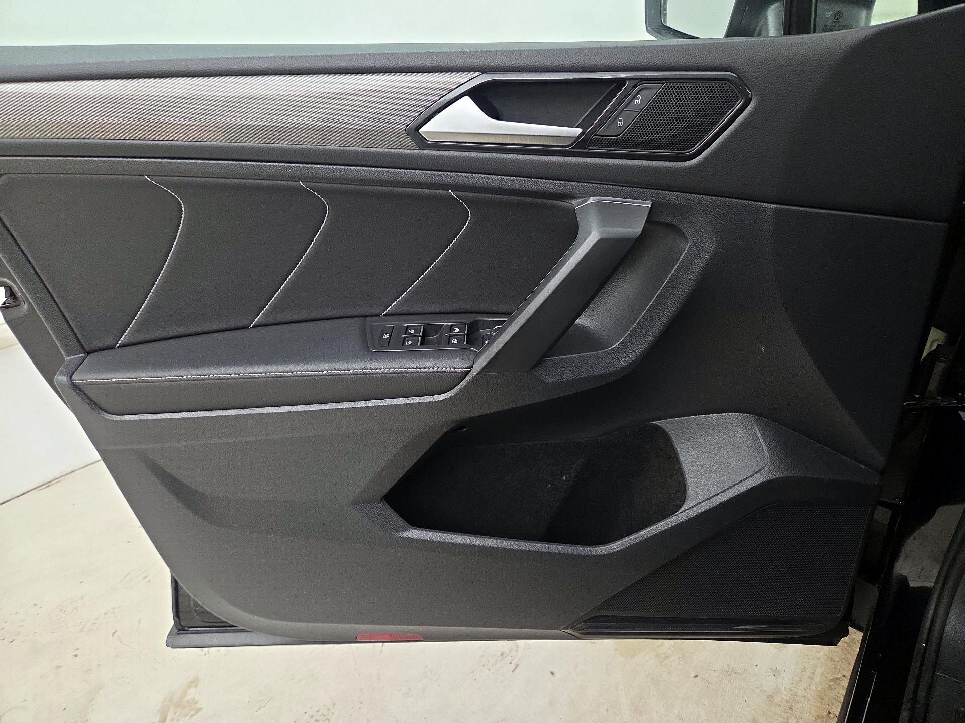 Thumbnail: 2022 Volkswagen Tiguan - 12