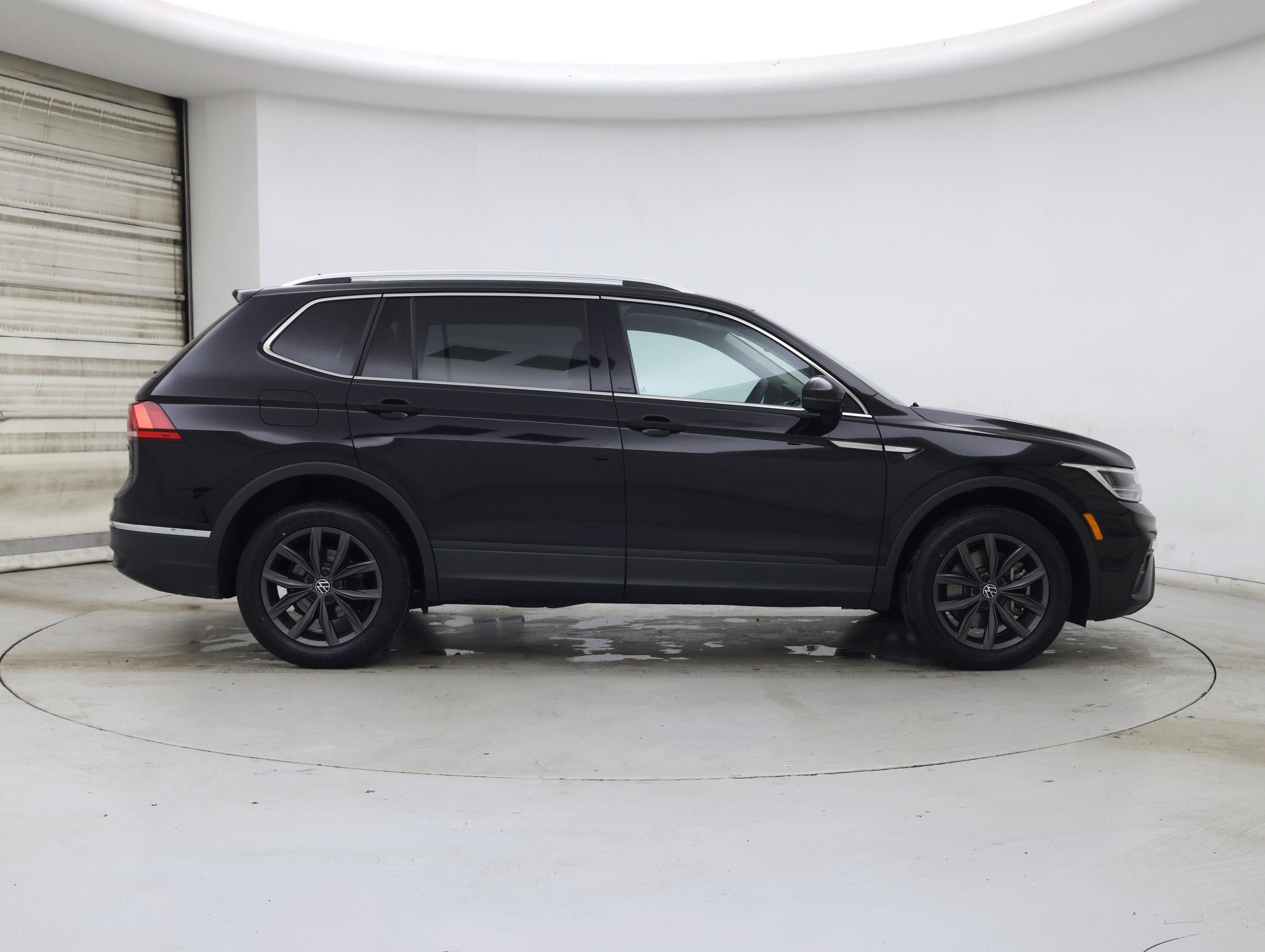 Thumbnail: 2022 Volkswagen Tiguan - 7