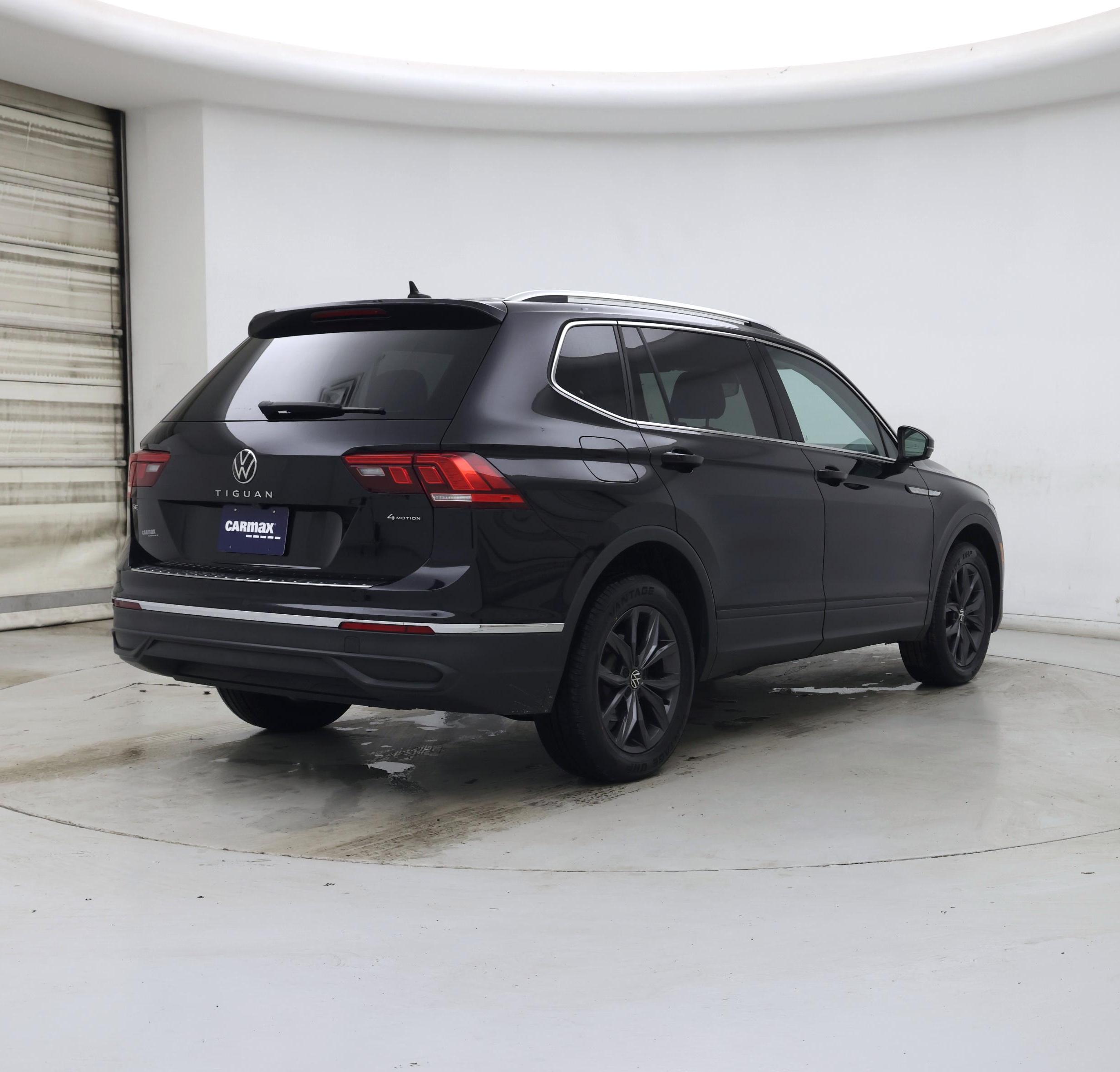 Thumbnail: 2022 Volkswagen Tiguan - 8