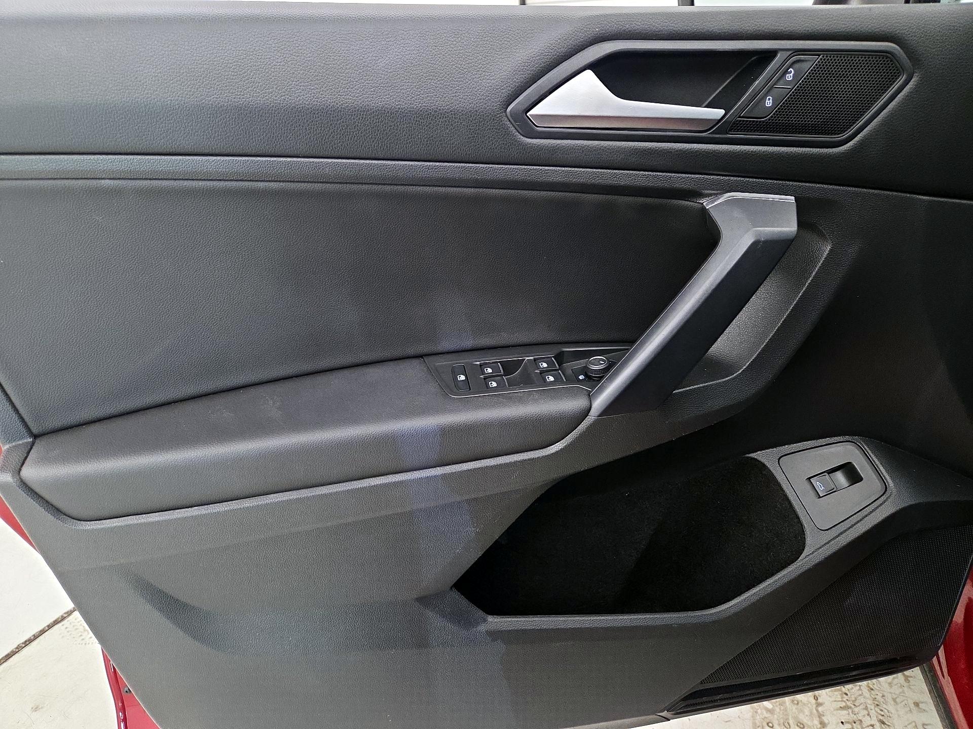 Thumbnail: 2021 Volkswagen Tiguan - 12