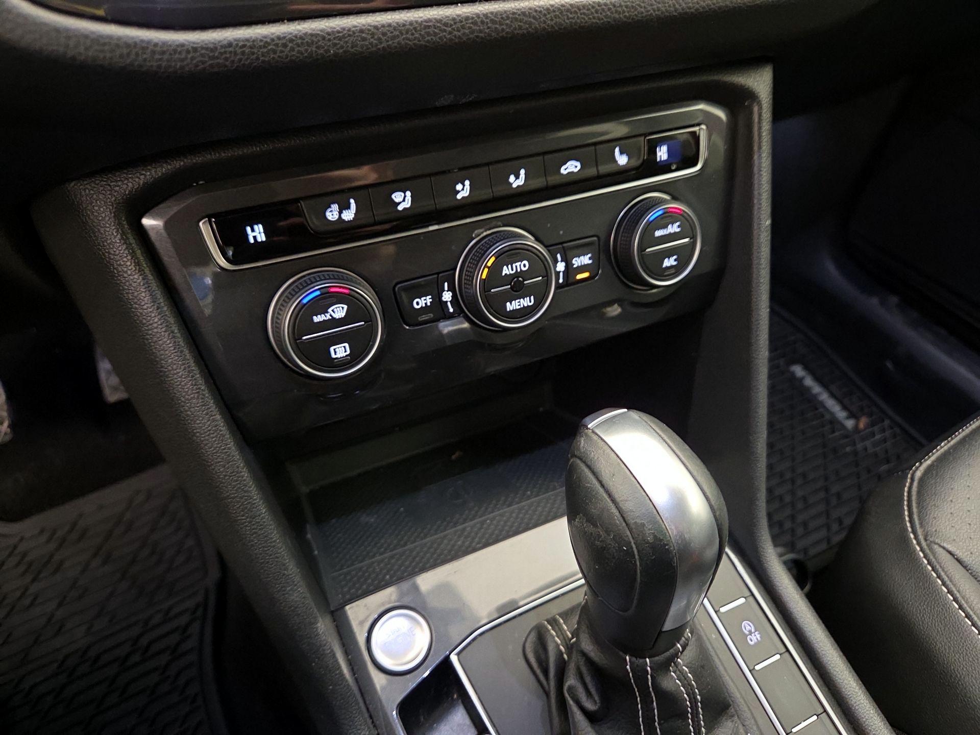 Thumbnail: 2021 Volkswagen Tiguan - 16