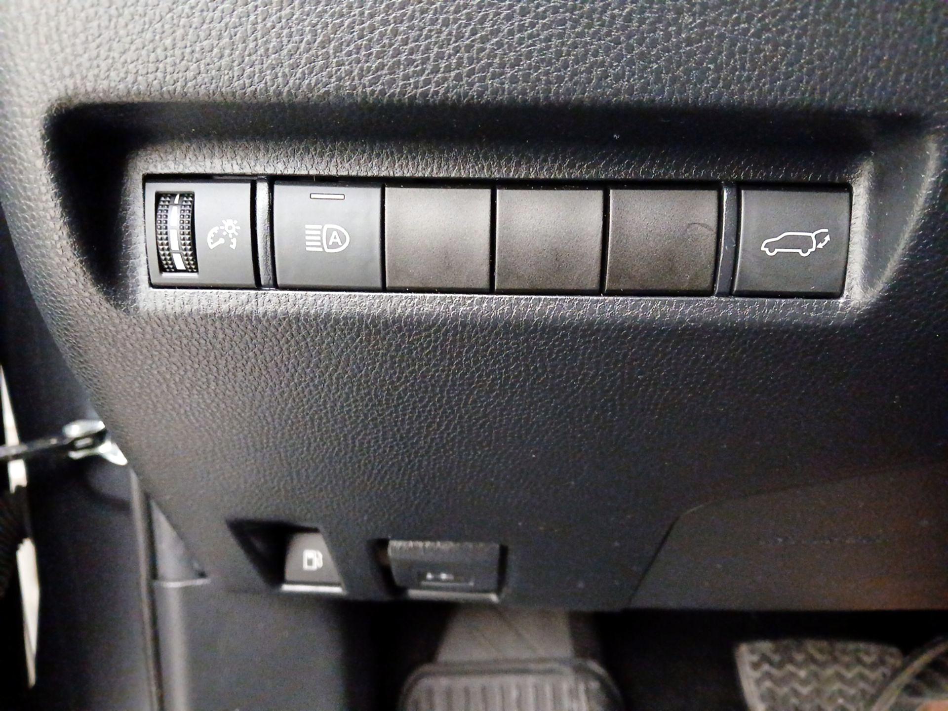 Thumbnail: 2020 Toyota RAV4 - 13