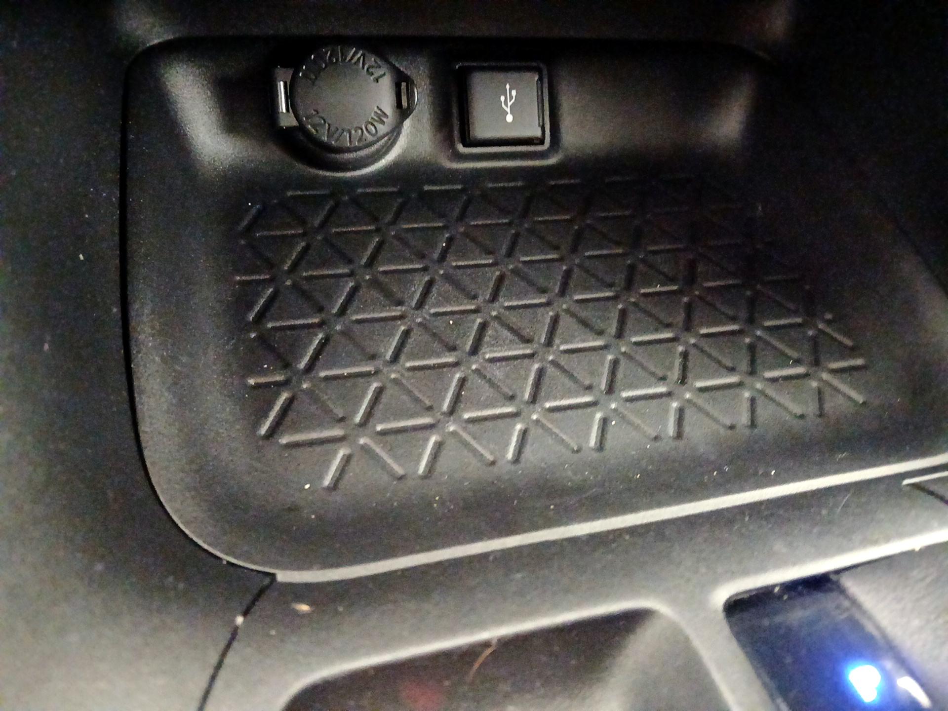 Thumbnail: 2020 Toyota RAV4 - 18