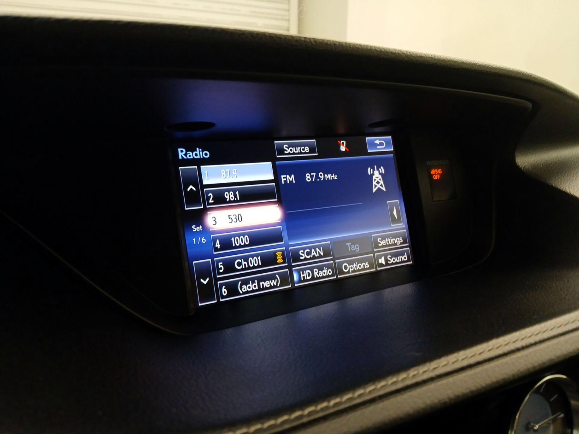 Thumbnail: 2016 Lexus ES - 16