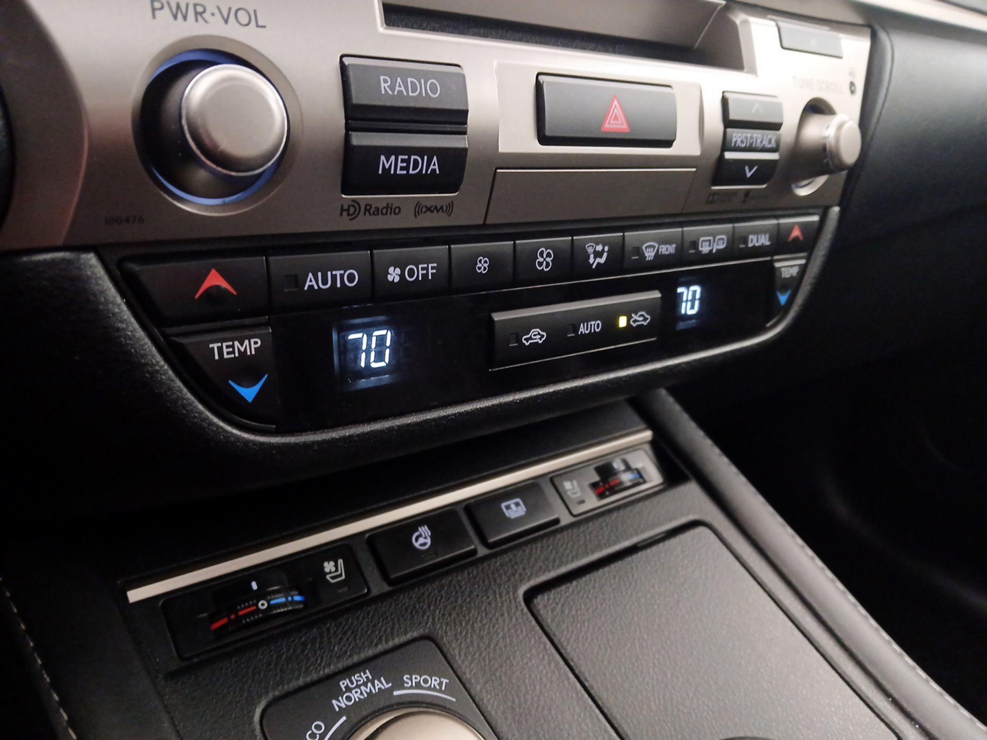 Thumbnail: 2016 Lexus ES - 17