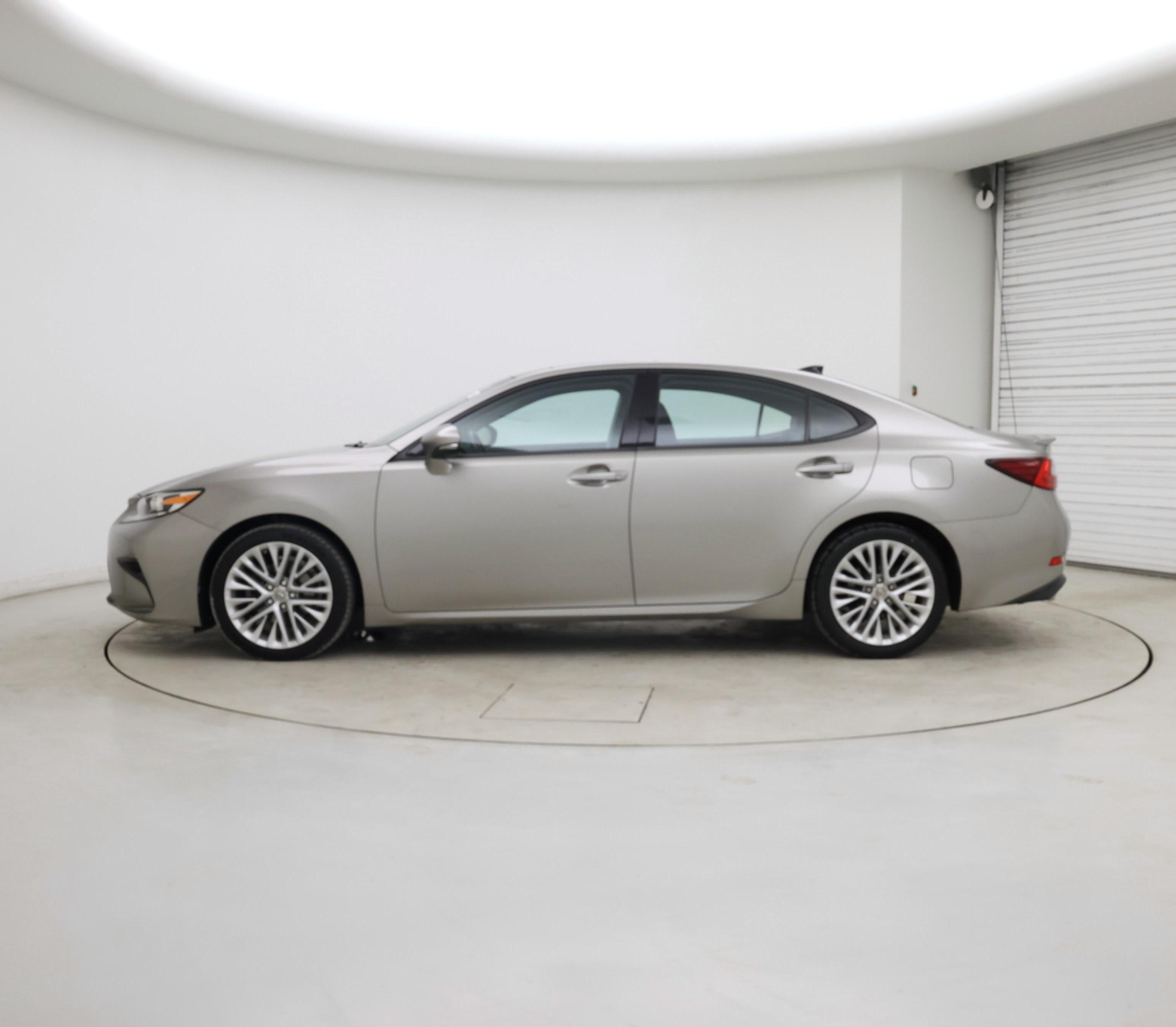 Thumbnail: 2016 Lexus ES - 3