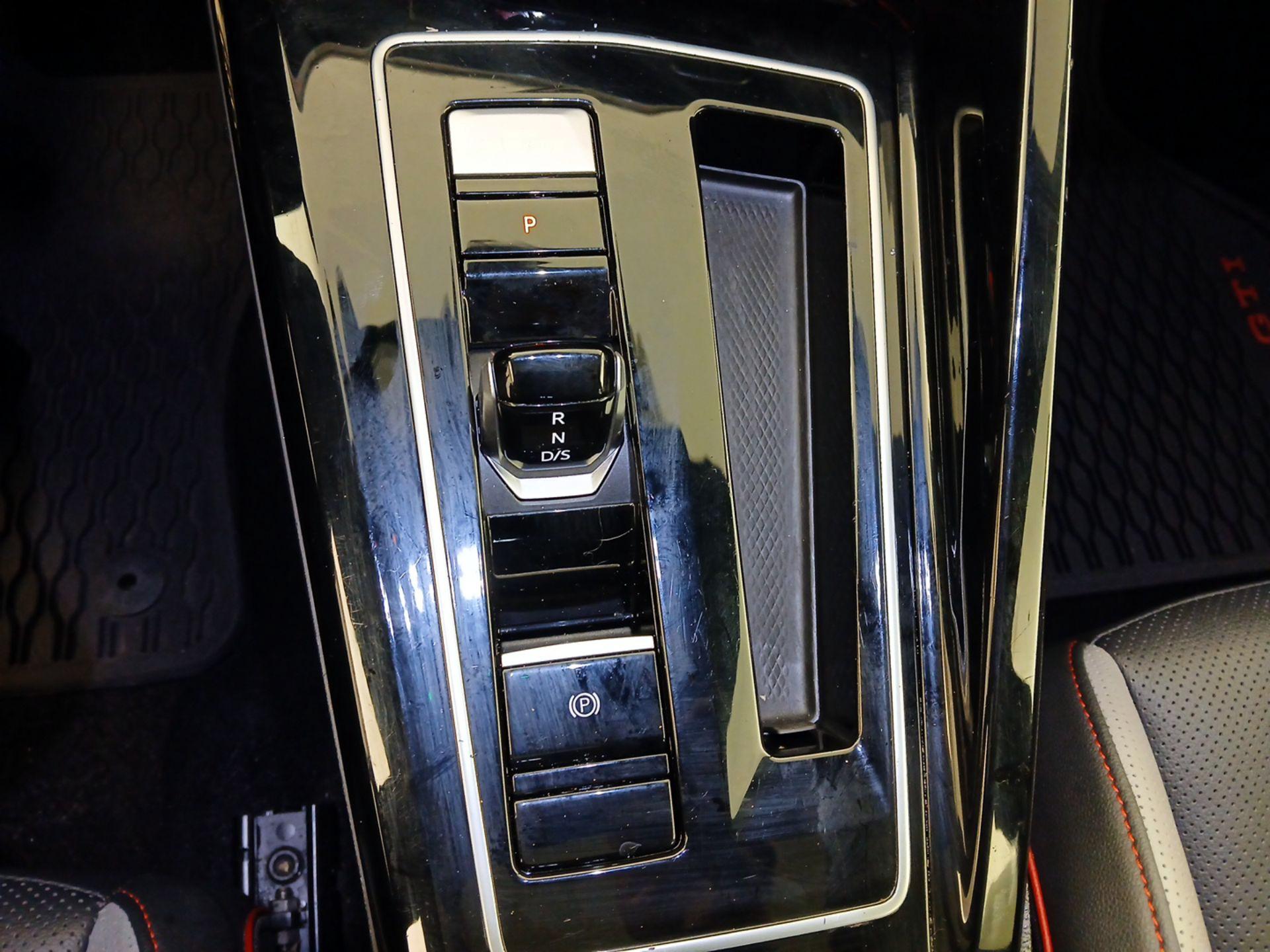 Thumbnail: 2024 Volkswagen Golf - 17