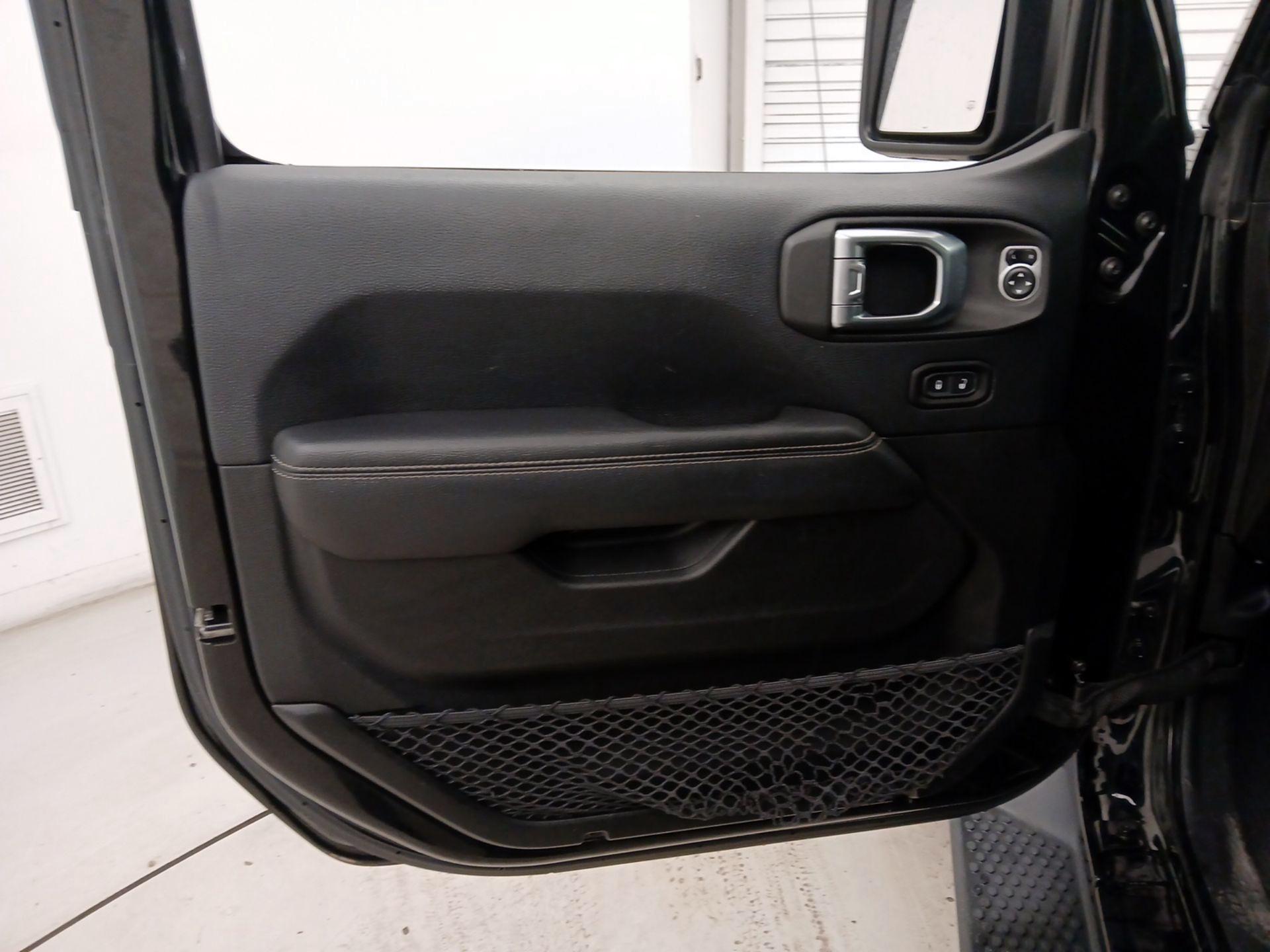 Thumbnail: 2018 Jeep Wrangler - 12