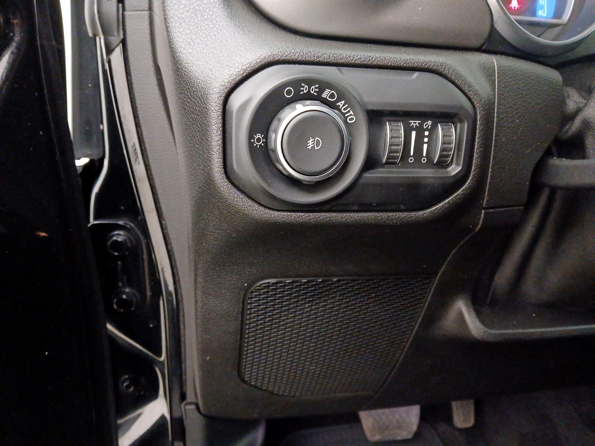 Thumbnail: 2018 Jeep Wrangler - 13