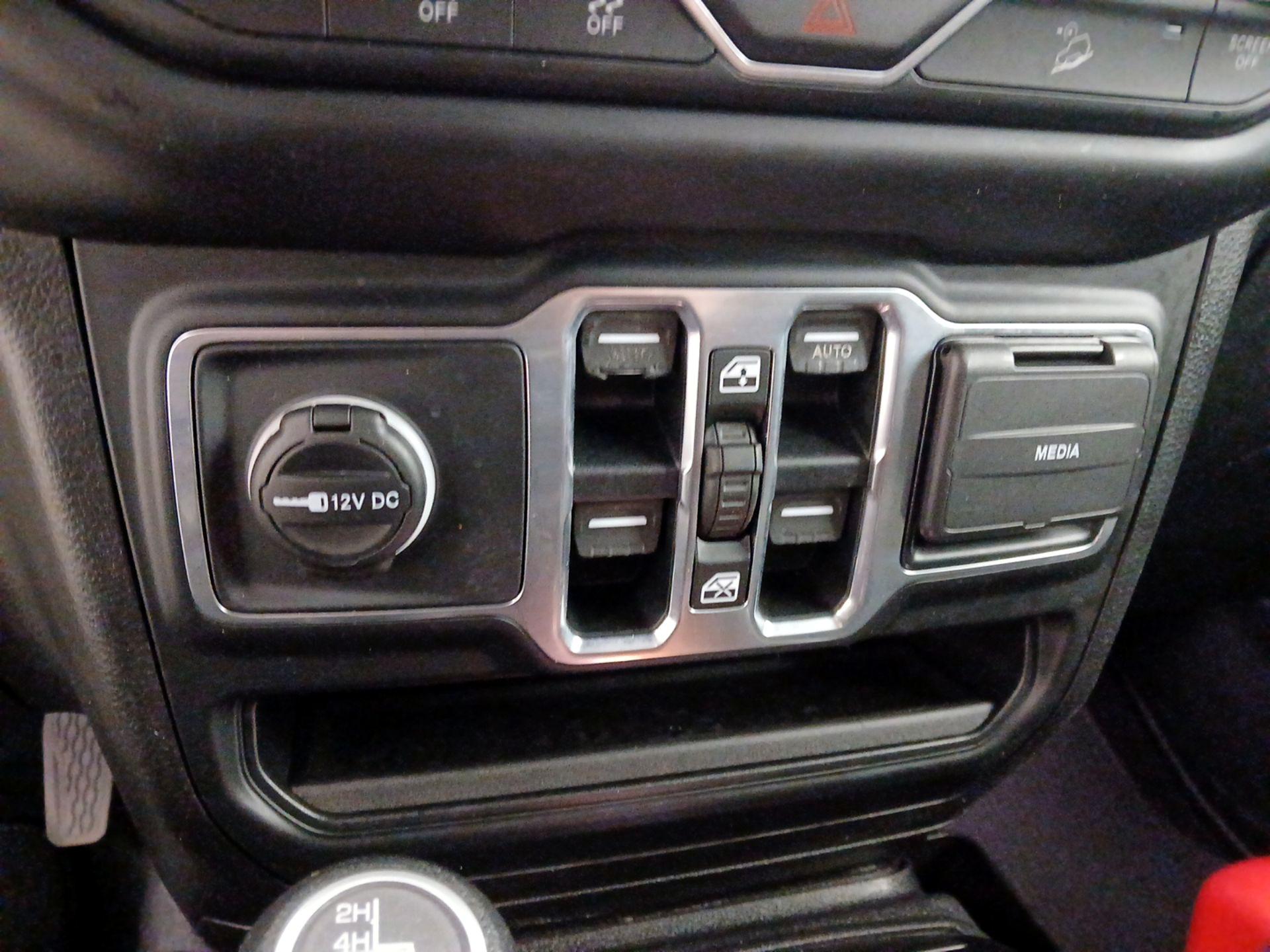 Thumbnail: 2018 Jeep Wrangler - 18