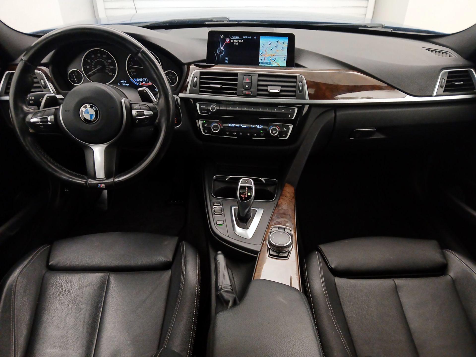 Thumbnail: 2016 BMW 3 Series - 9