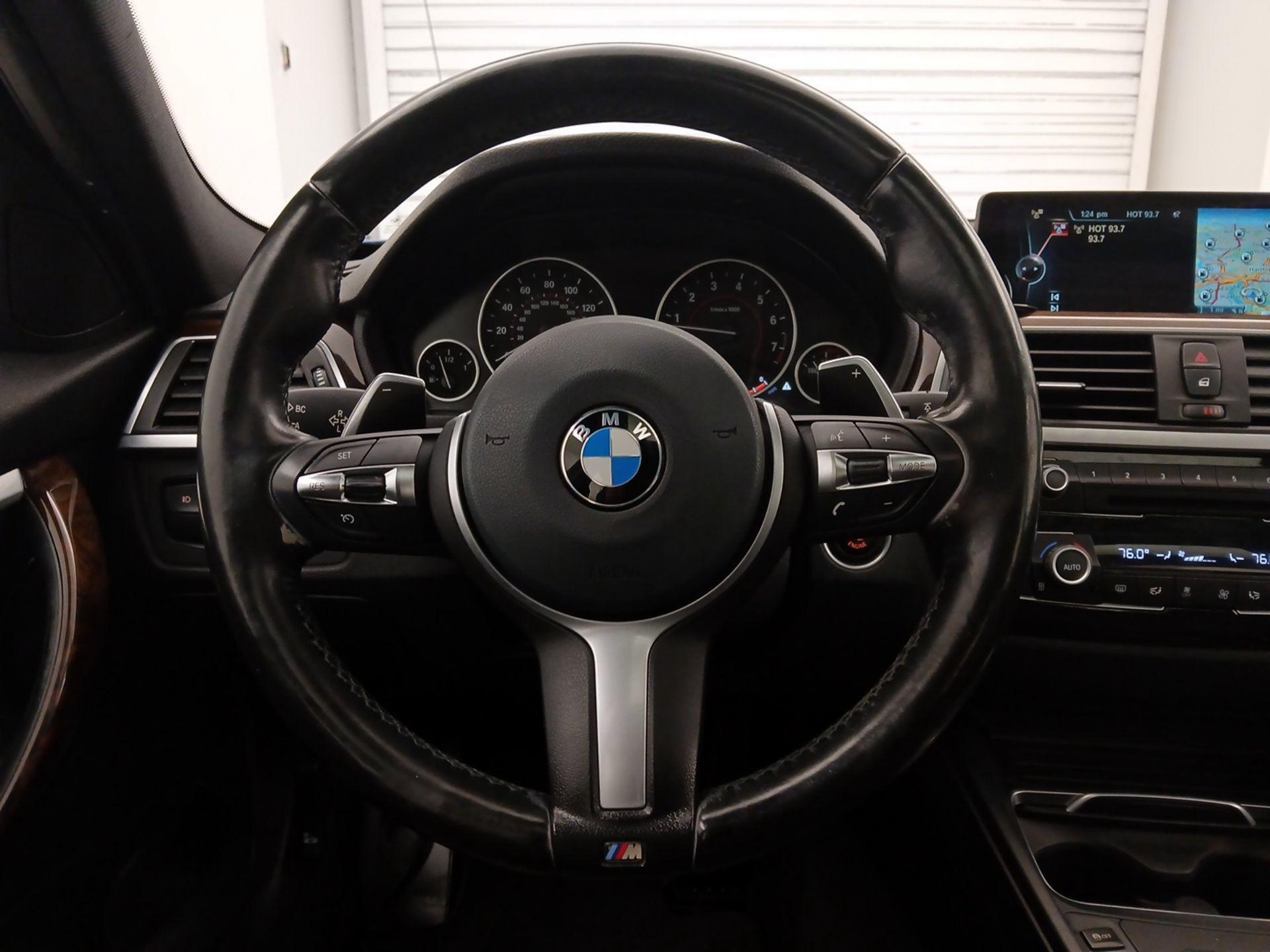 Thumbnail: 2016 BMW 3 Series - 10