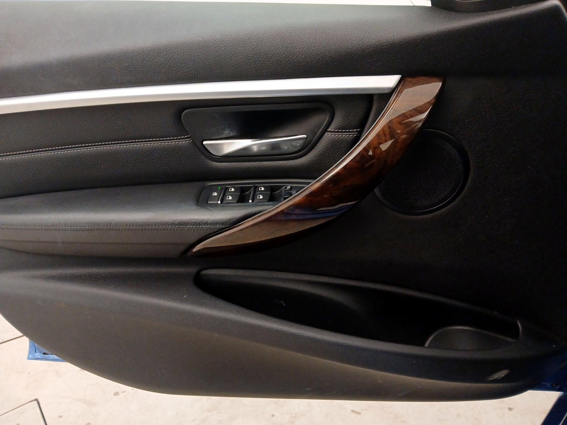 Thumbnail: 2016 BMW 3 Series - 12