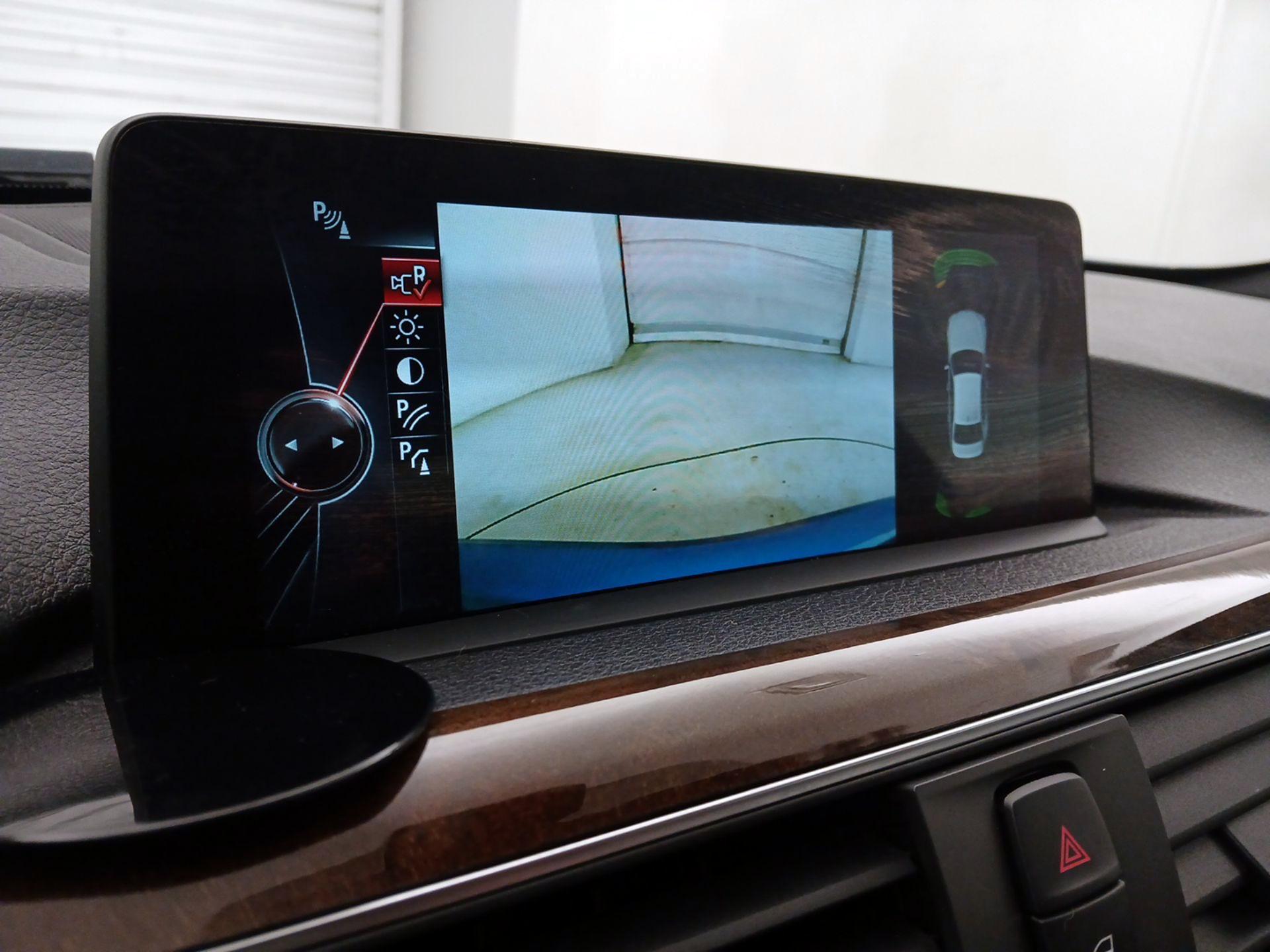 Thumbnail: 2016 BMW 3 Series - 15