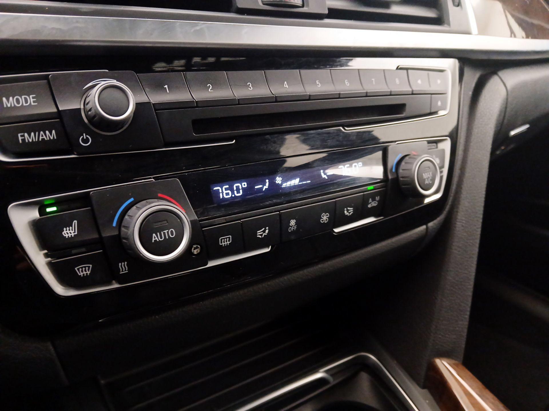 Thumbnail: 2016 BMW 3 Series - 17