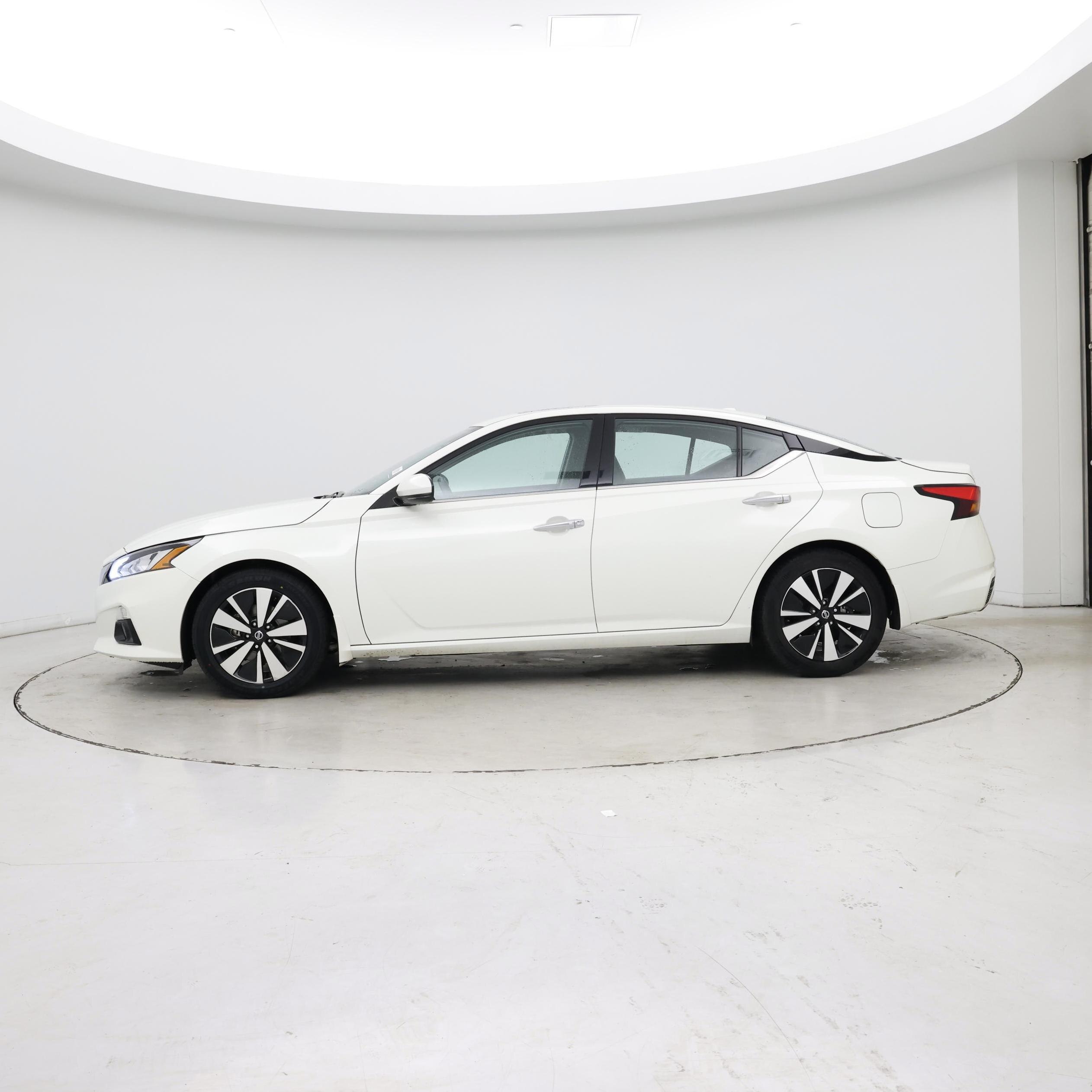 Thumbnail: 2021 Nissan Altima - 3