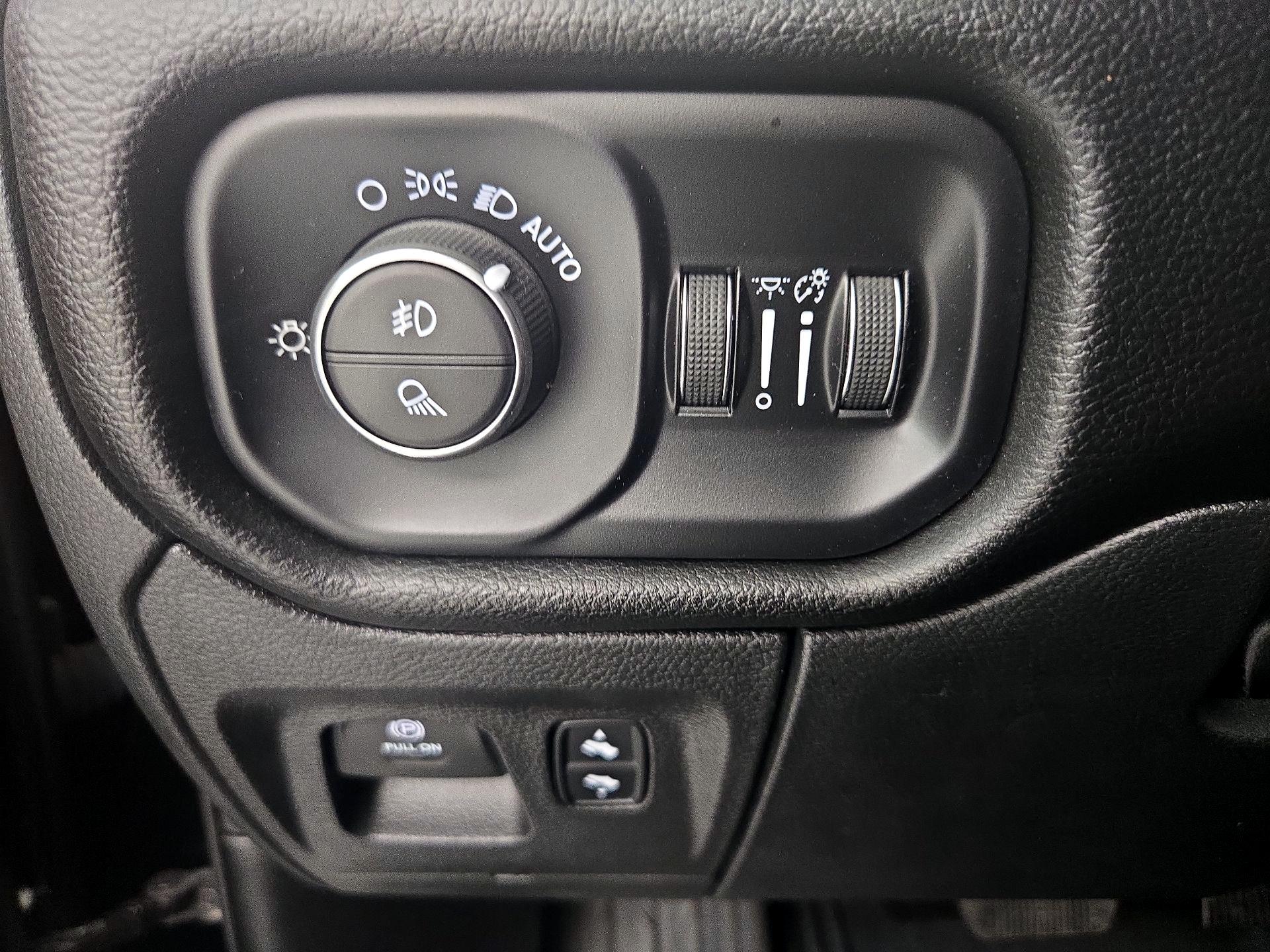 Thumbnail: 2025 RAM 1500 - 13