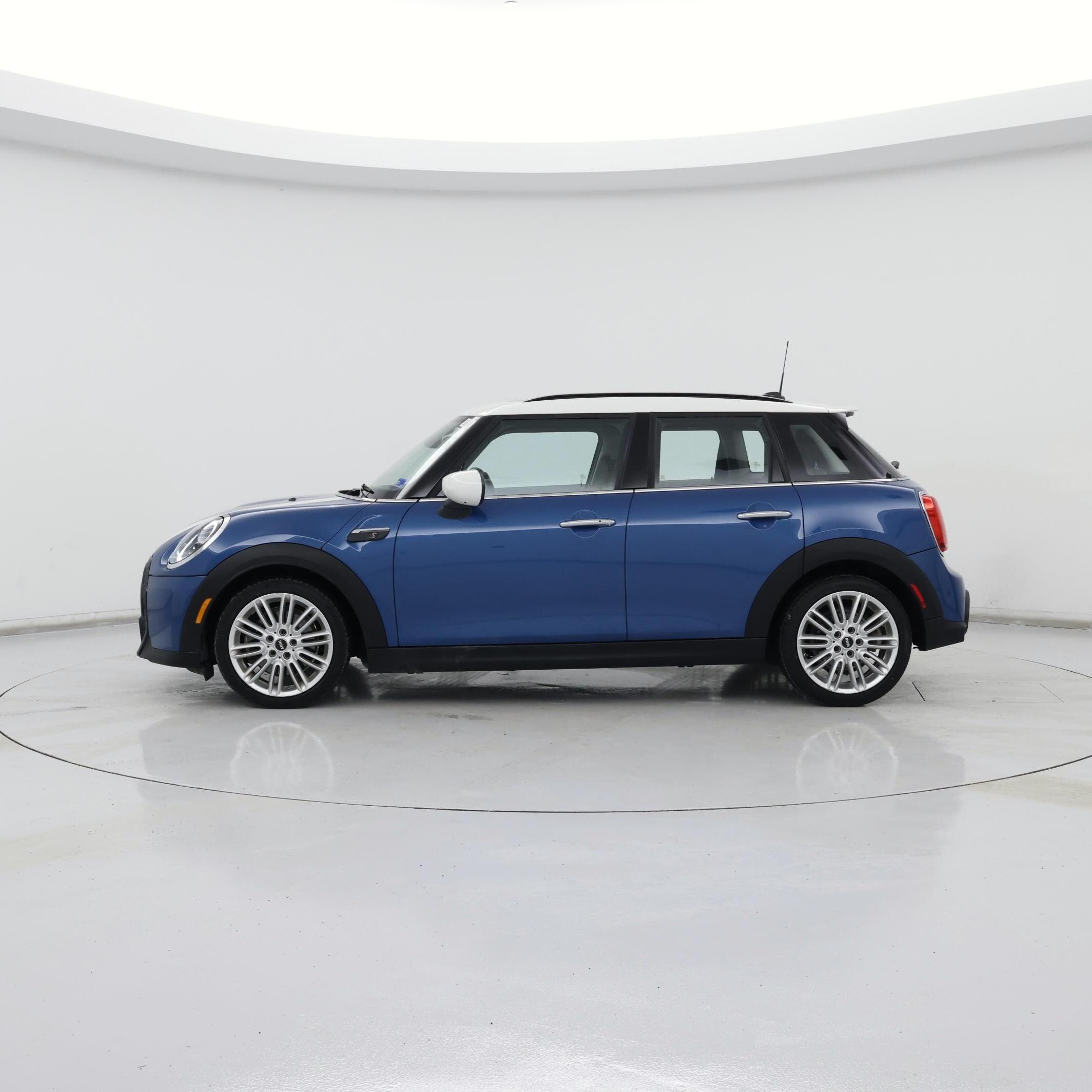 Thumbnail: 2023 MINI Cooper Hardtop - 3